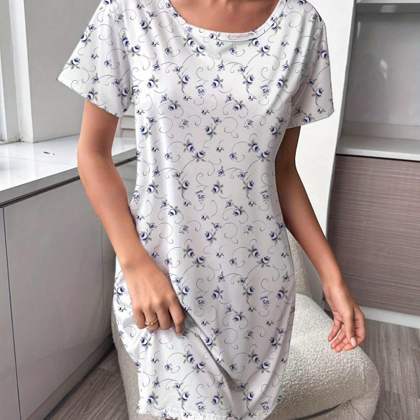 

Women's Elegant Floral Print Sleep Dress, Casual Lounge Wear For All Seasons, Short Sleeve, Comfort Fit Nightgown