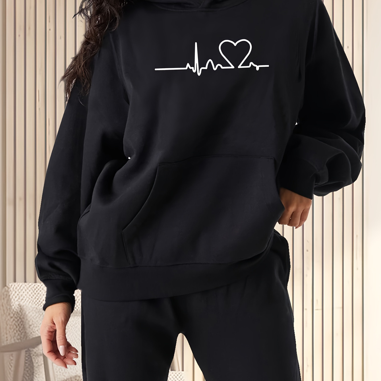 

Sweat à capuche imprimé pour femmes, motif simple d'ECG et de cœur, haut confortable légèrement élastique pour l'automne