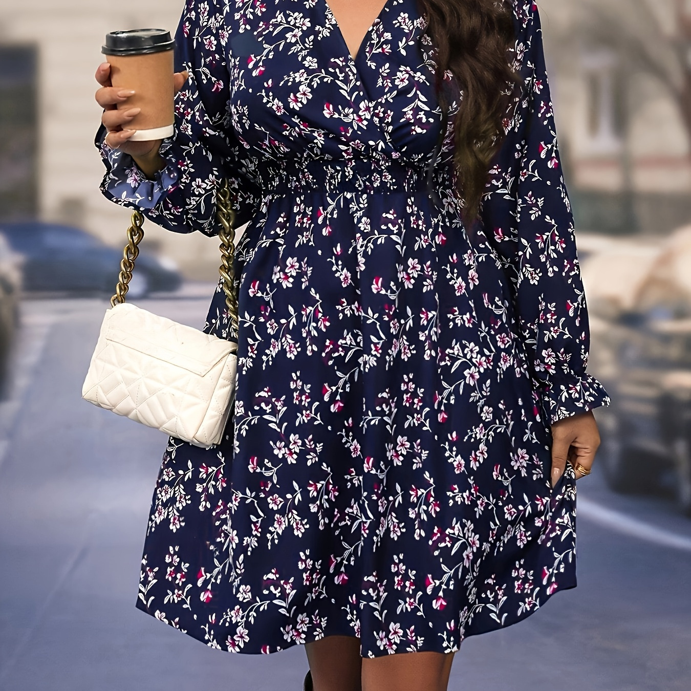 

Robe à Manches Longues et Motif Floral