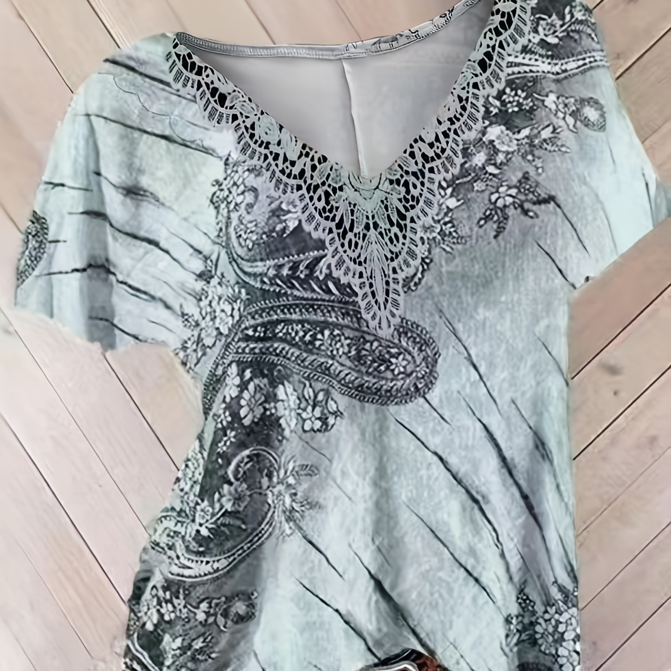 

Plus Size Boho T-shirt, Women's Plus Paisley Print Short Sleeve V Neck Medium Stretch T-shirt