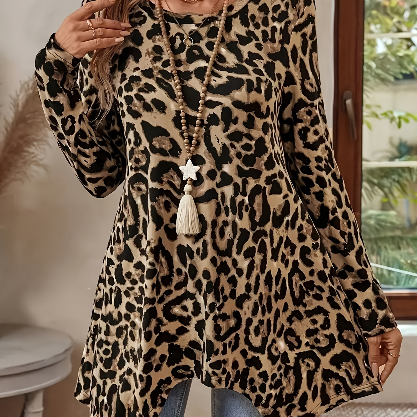 

Women's Plus Size Leopard Print Long Sleeve T-shirt, Elegant Crew Neck Knit Top With Asymmetrical Hem, 95% Polyester 5% Elastane, Medium Stretch, 200g/m² Fabric Weight, Spring/fall Fashion