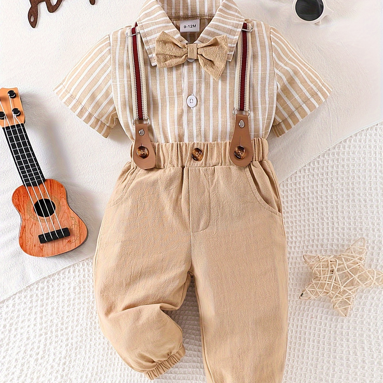 

Toddler Baby Boys 2-piece Set, Gentleman Short Sleeve Shirt With Bow Tie & Removable Suspenders Pants, Suitable For Party Wedding Casual Daily Wear