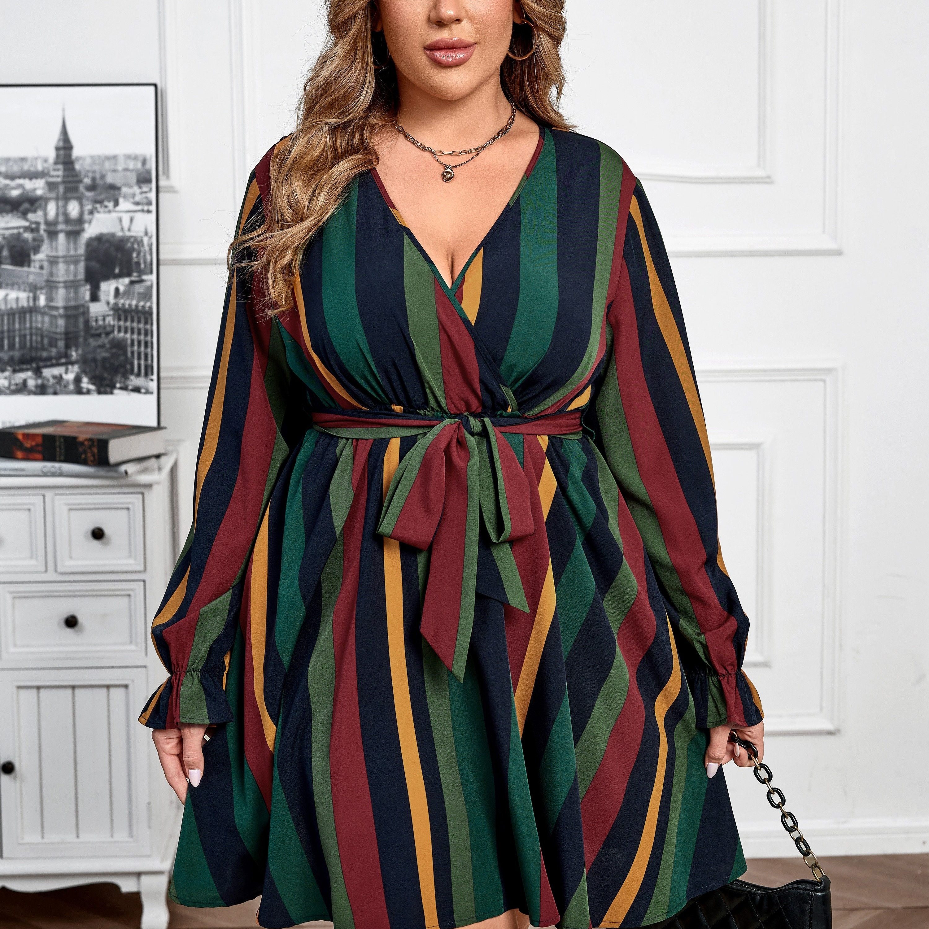 

Robe Chic à Rayures Grande Taille avec Ceinture - Col en V, Manches Longues, Design Enveloppant pour Femme - Parfaite pour &