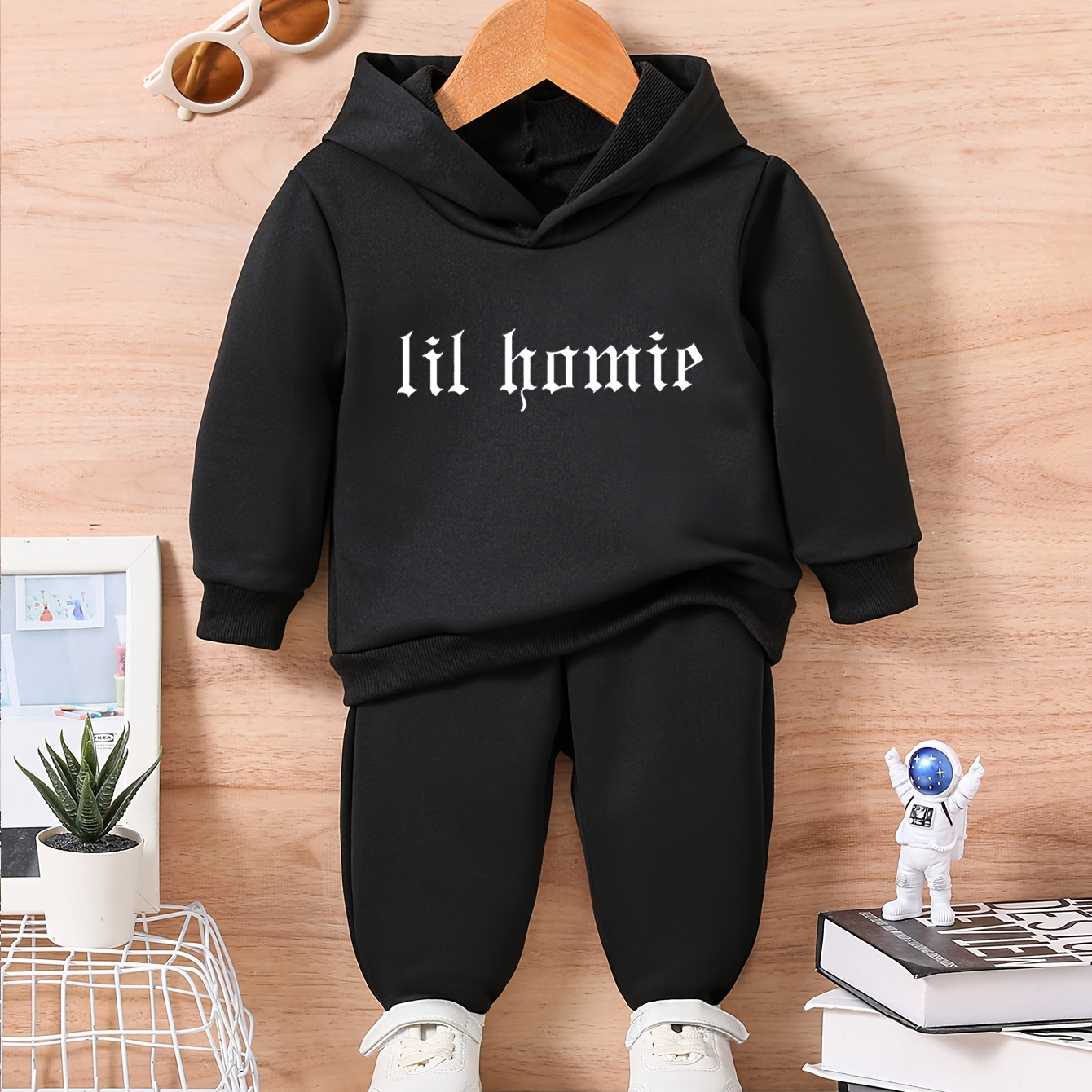 

Lil Homie Print Casual Comfy Hoodie & Elastic Waist Sweatpants Set, 2pc Boy's Fall Winter Clothing
