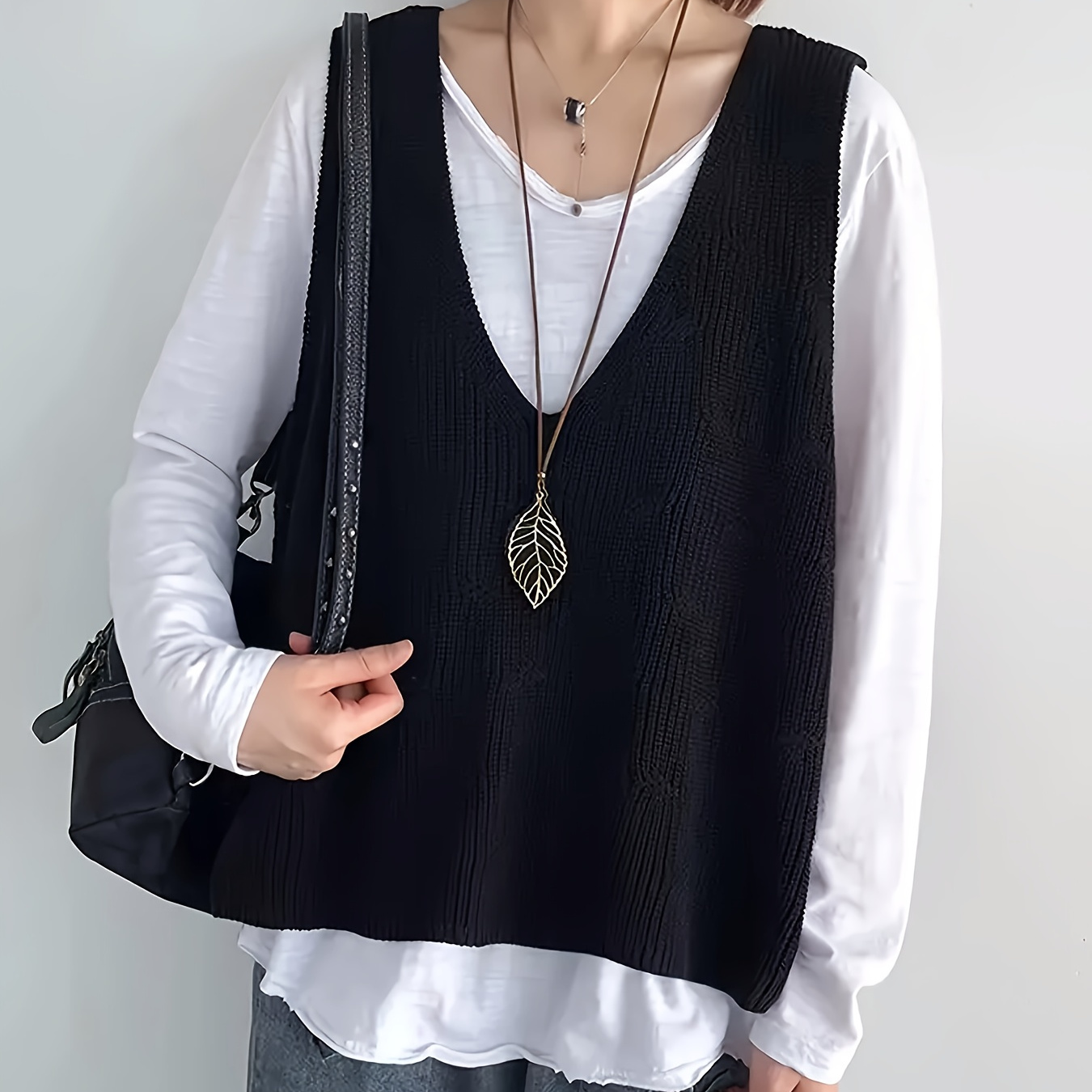 

Women' Color V-neck Vest, 100% Polyester Knit Fabric, Lightweight 150g/m², Layering Piece For Casual Or Formal Attire