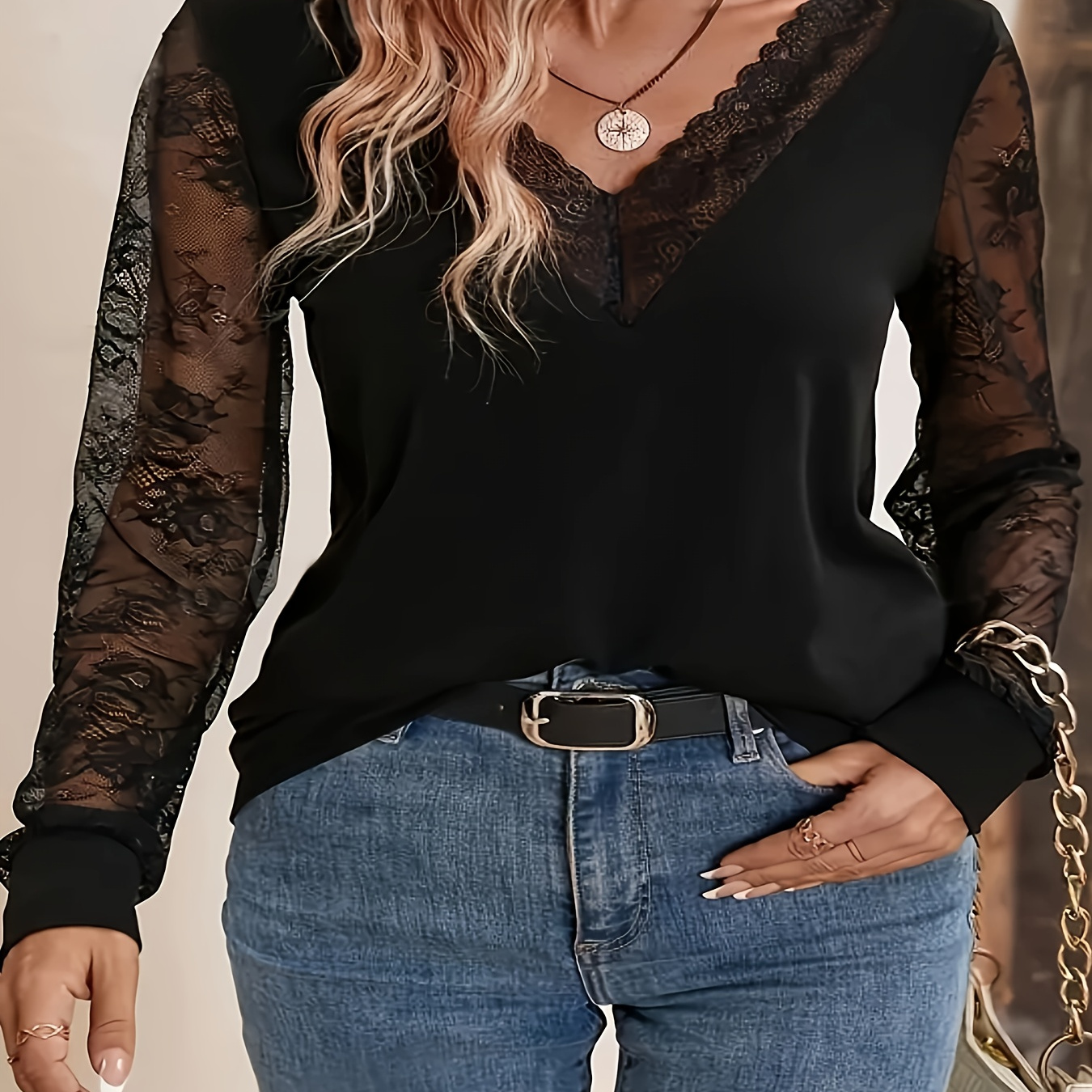 

Blouse Élégante en Dentelle à Col en V pour Femme - Manches Longues, Tissu Extensible, Lavable en Machine - Parfaite pour /Automne