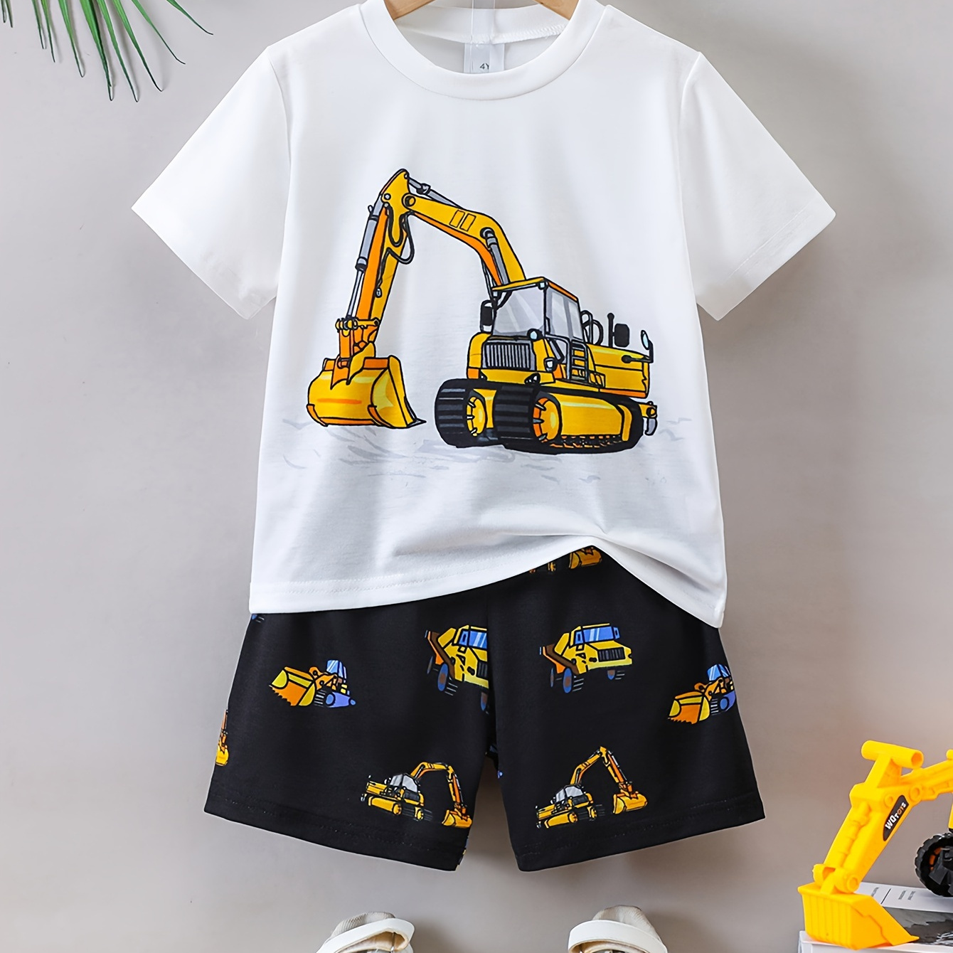 

2pcs Boys Cartoon Tractor Print Short Sleeve T-shirt & Shorts Set, Cool, Lightweight And Comfy Summer Clothes