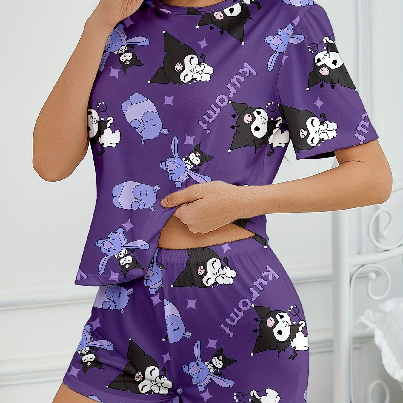 

Ensemble de pyjama pour femme [1 set] - Imprimé de dessin , col rond, manches courtes et short, tissu en polyester confortable, 140g/m², pour toutes les