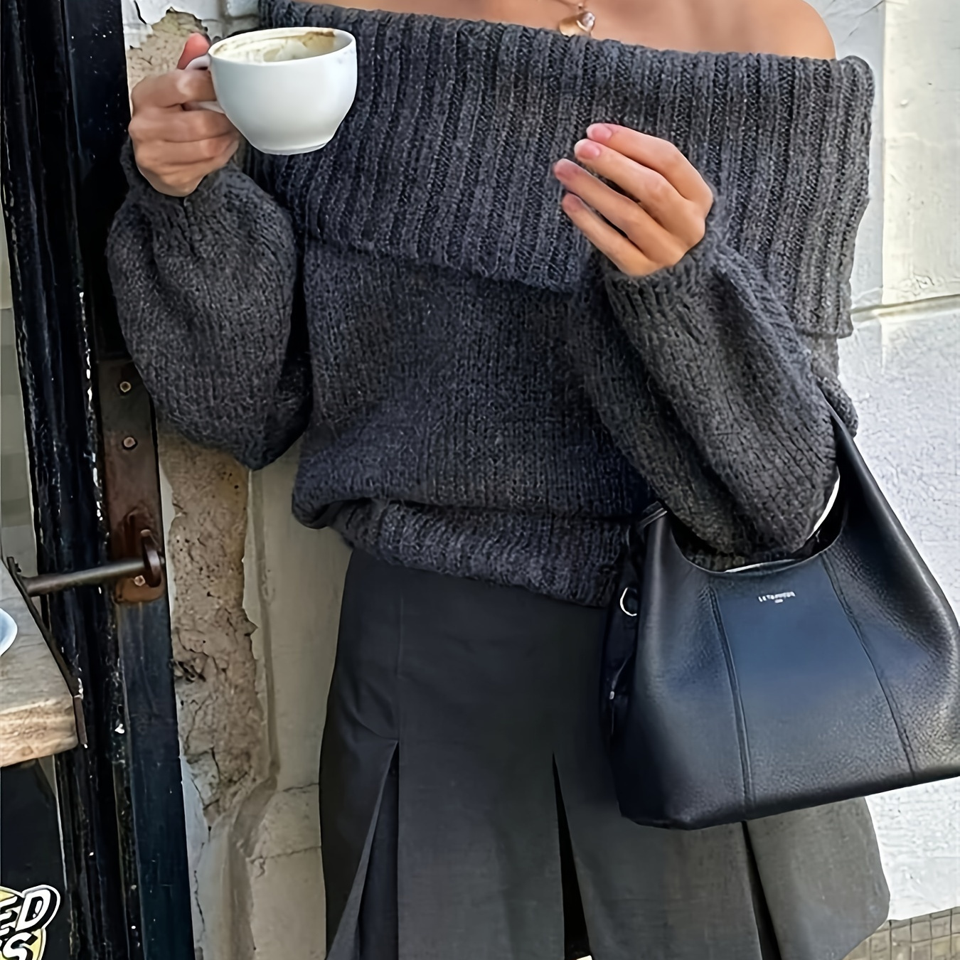 

Pullover élégant à manches longues et épaules dénudées, idéal pour et le , vêtements pour femmes.