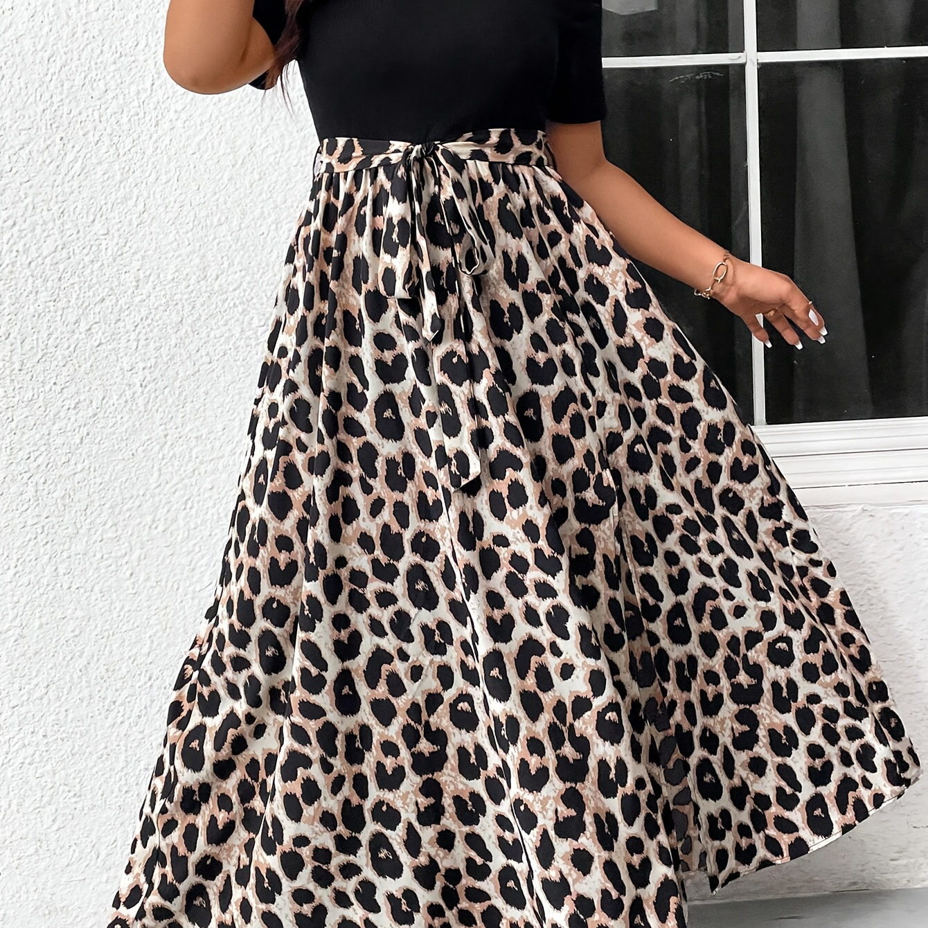 

Women's Plus Size Leopard Print Short Sleeve Dress With Belt - Elegant Round Neck Maxi Dress For , Black And White Animal Print, Flowy Skirt Design, Polyester Blend, Machine Washable