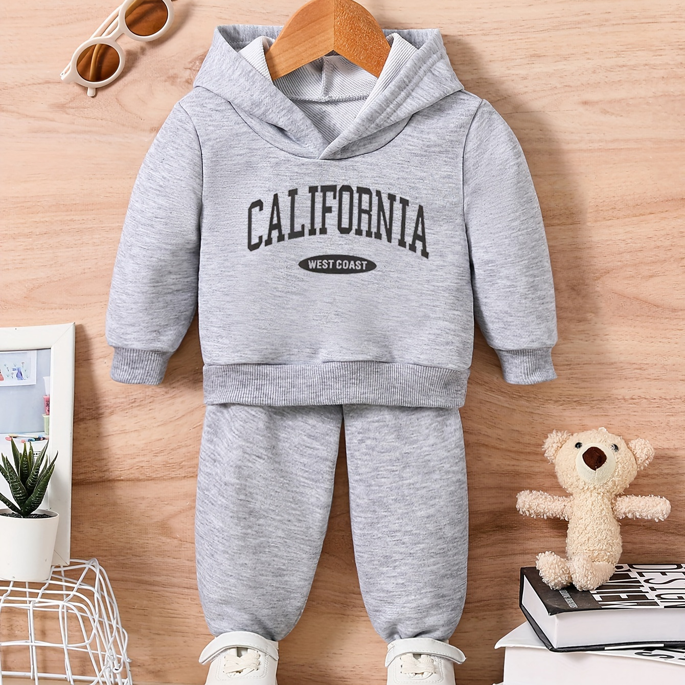

California Print Casual Comfy Hoodie & Elastic Waist Sweatpants Set, 2pc Boy's Fall Winter Clothing