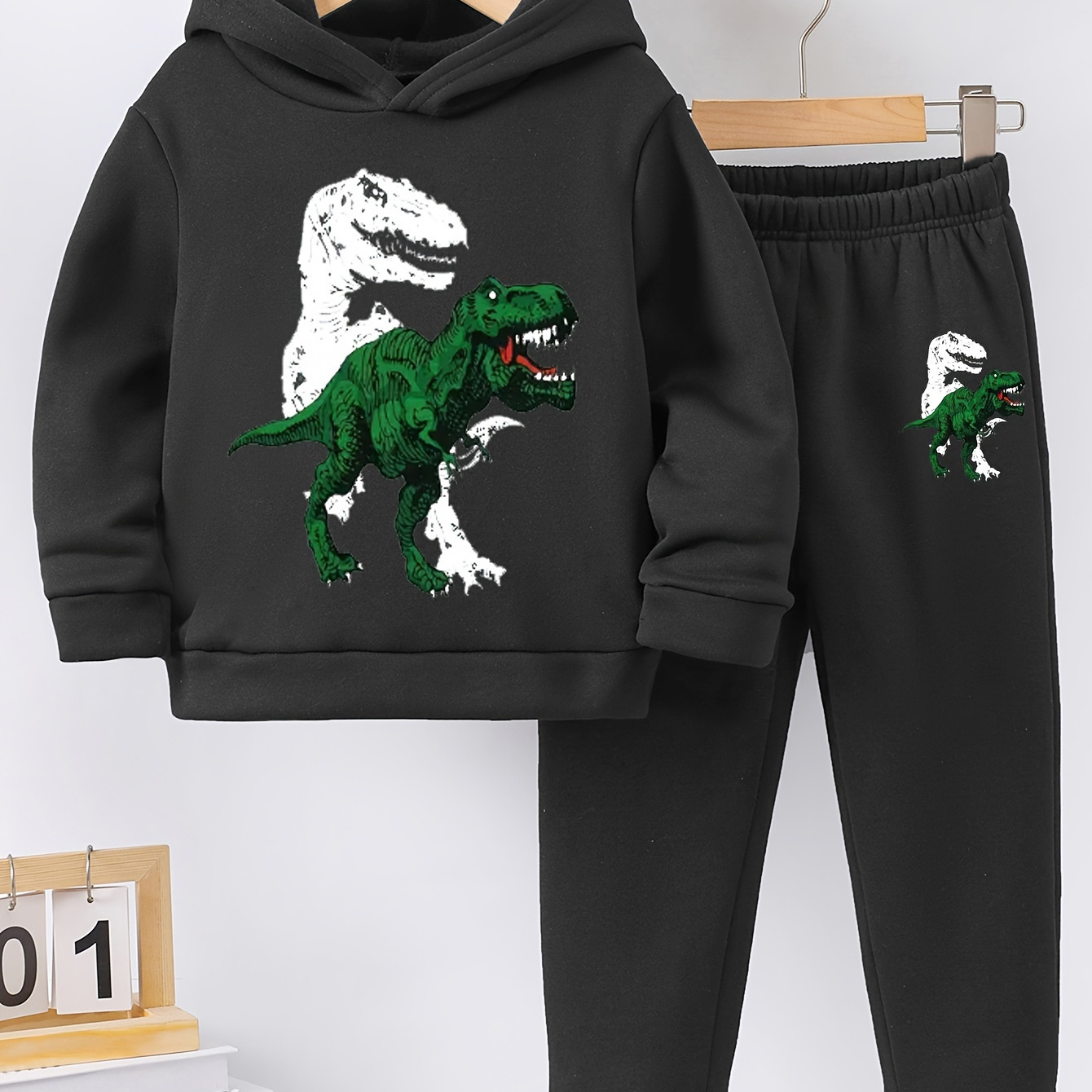 

Dino Print Boy's 2pcs Outfits Casual Crew Neck Long Sleeve Hooded Sweatshirt Sweatpants Joggers Set For Winter Fall Kids Clothing