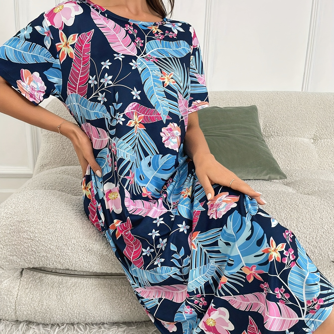 

Women's Tropical Floral Print Sleep Dress - Comfy Polyester & Elastane , Round Neck, Machine Washable - Casual Nightgown For All