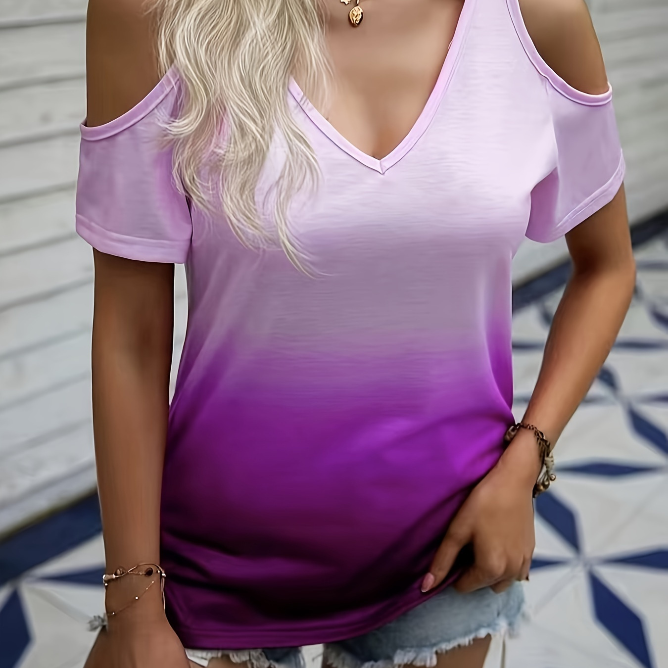 

Plus Size Ombre V Neck T-shirt, Casual Cold Shoulder Short Sleeve T-shirt, Women's Plus Size clothing