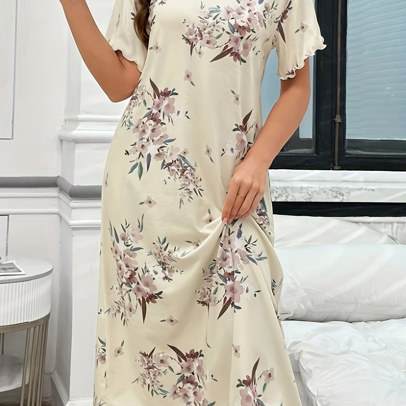 

Women's Floral Print Short Sleeve Nightgown - Comfy Polyester , Round Neck, Machine Washable