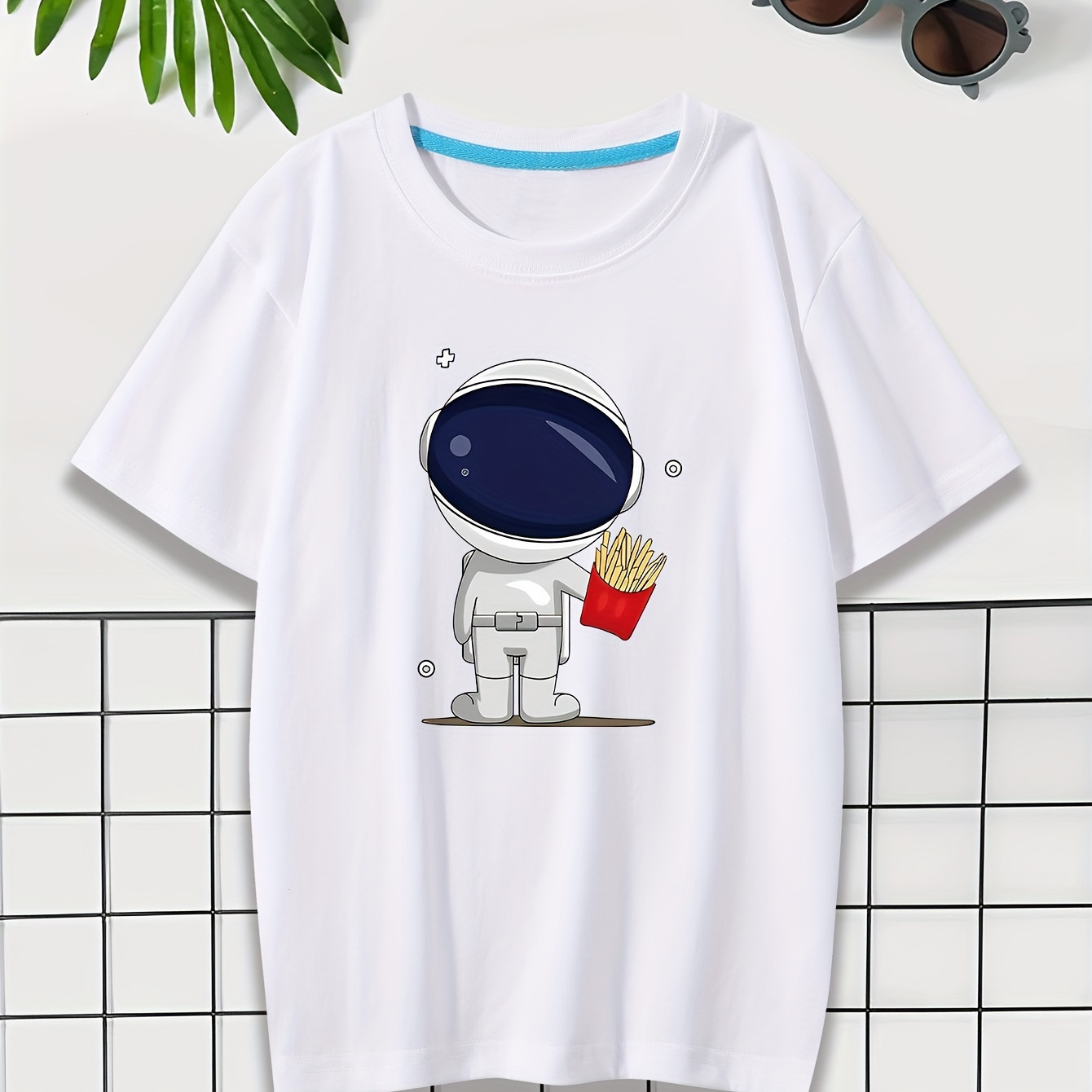 

Trendy Creative Astronaut Pattern T-shirt, Casual Comfortable Short Sleeve Crew Neck Tees For Summer Holiday Boys Clothing
