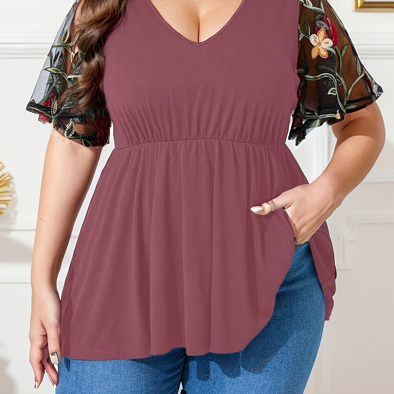 

Plus Size Floral Embroidery T-shirt, Casual V Neck Short Sleeve T-shirt, Women's Plus Size clothing