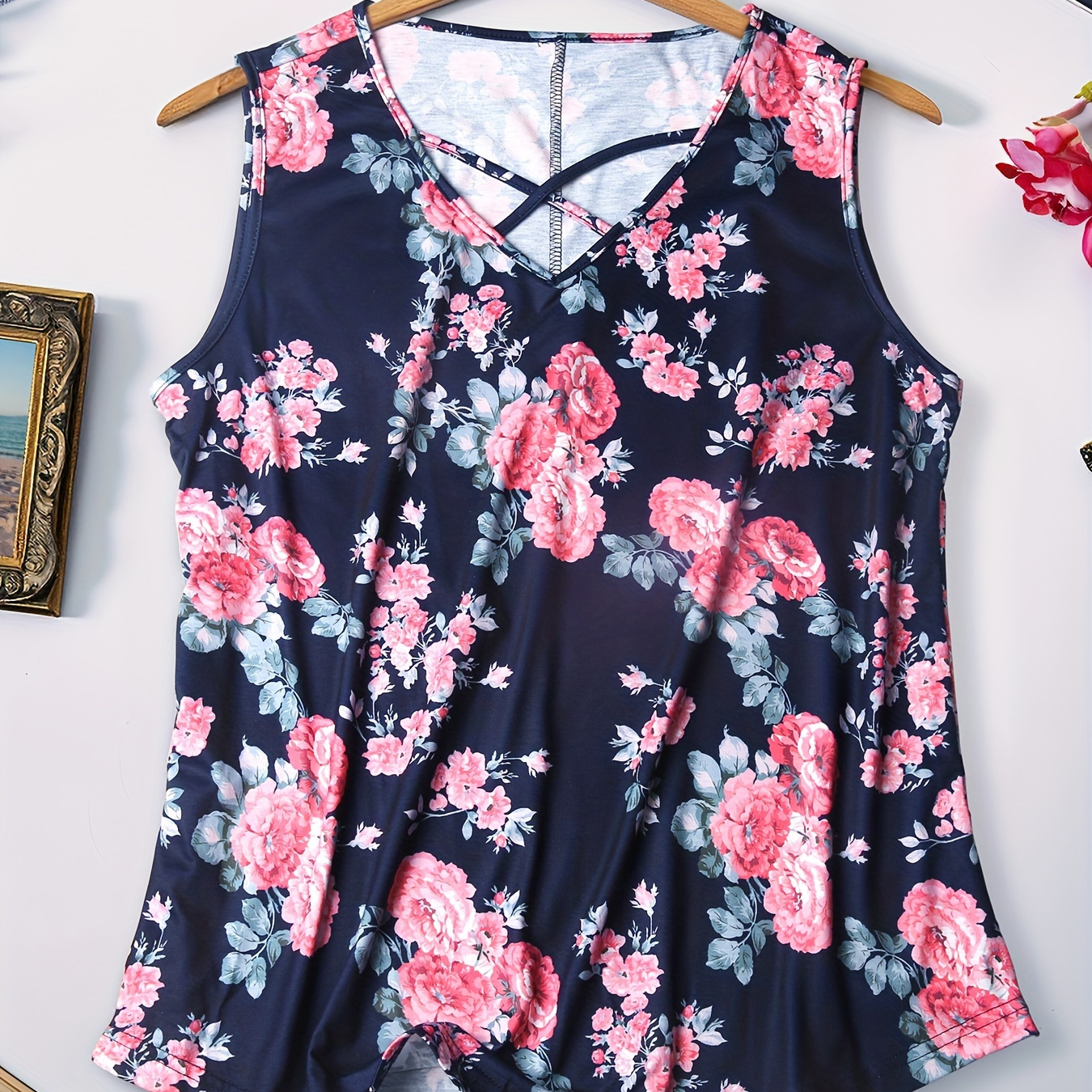 

Plus Size Floral Print Tank Top, Casual Cut Out V Neck Sleeveless Tank Top For Summer, Women's Plus Size clothing