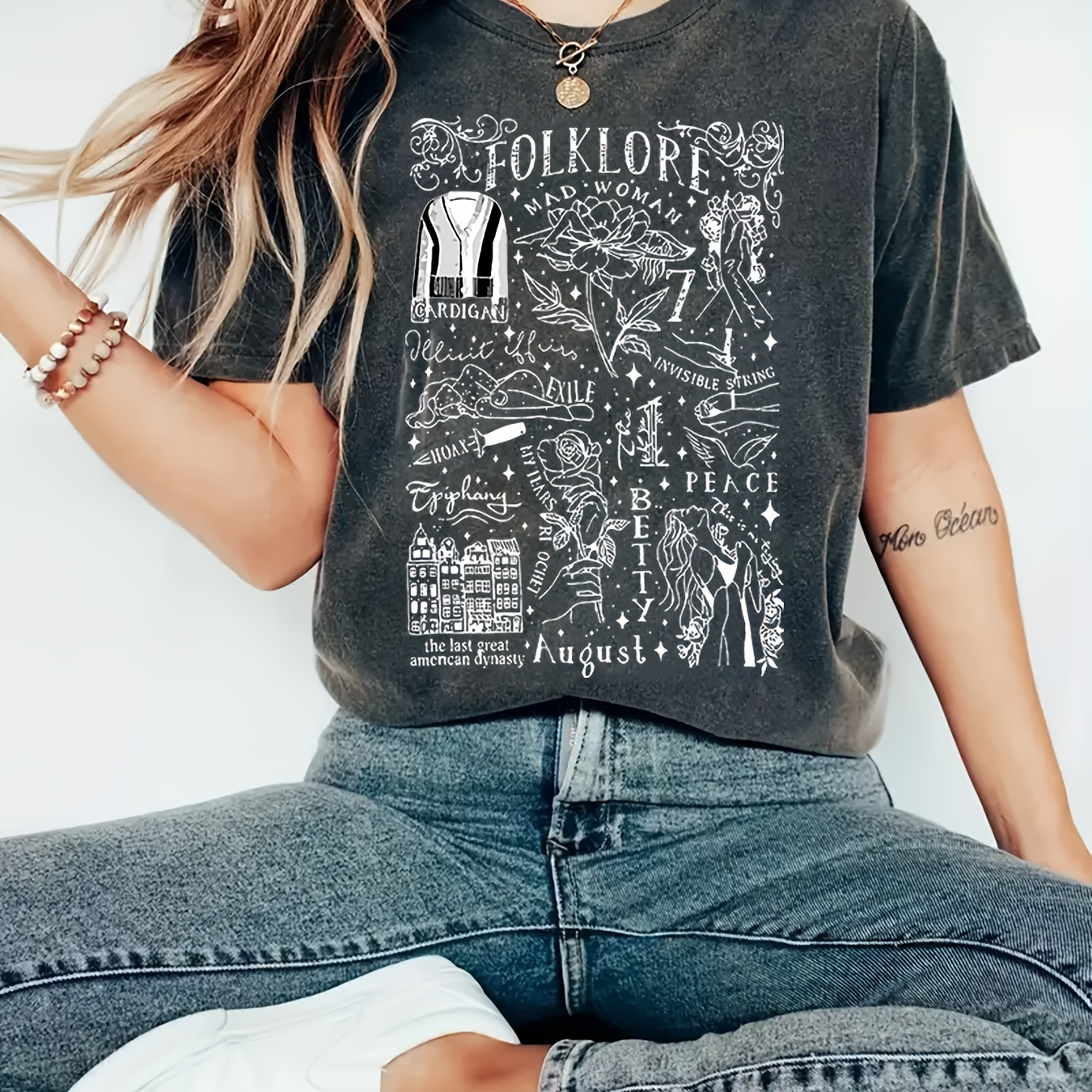 

T-shirt graphique imprimé pour femmes, 100 % polyester, col rond décontracté, longueur standard, haut à manches courtes pour toutes – Tissu tricoté