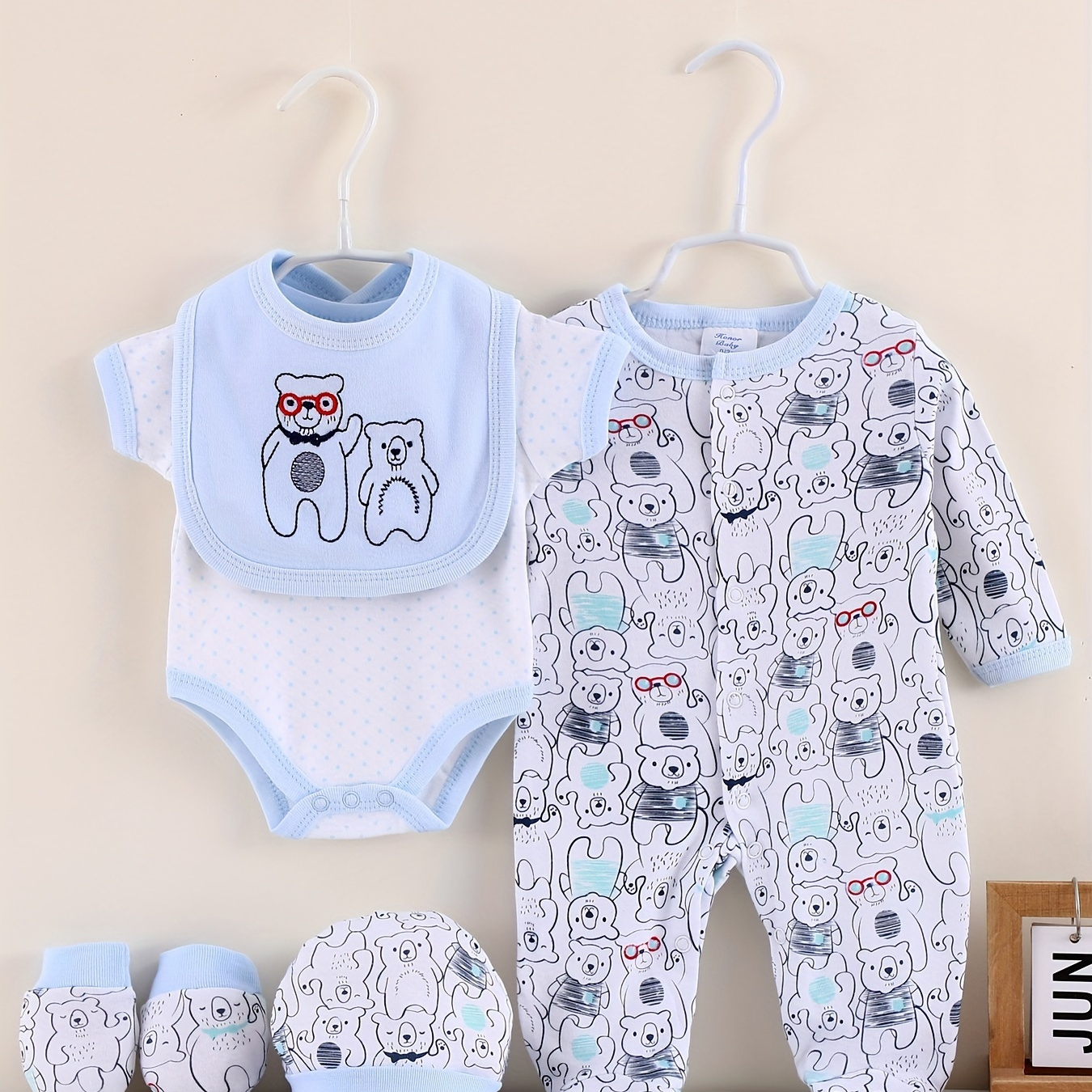 

5-piece Baby Set, Cute Bear Print Long-sleeve Footie Onesie, Soft Cotton Bodysuit, Seasonal Comfort, With Matching Hat, Gloves, Bib, Newborn Outfit Set