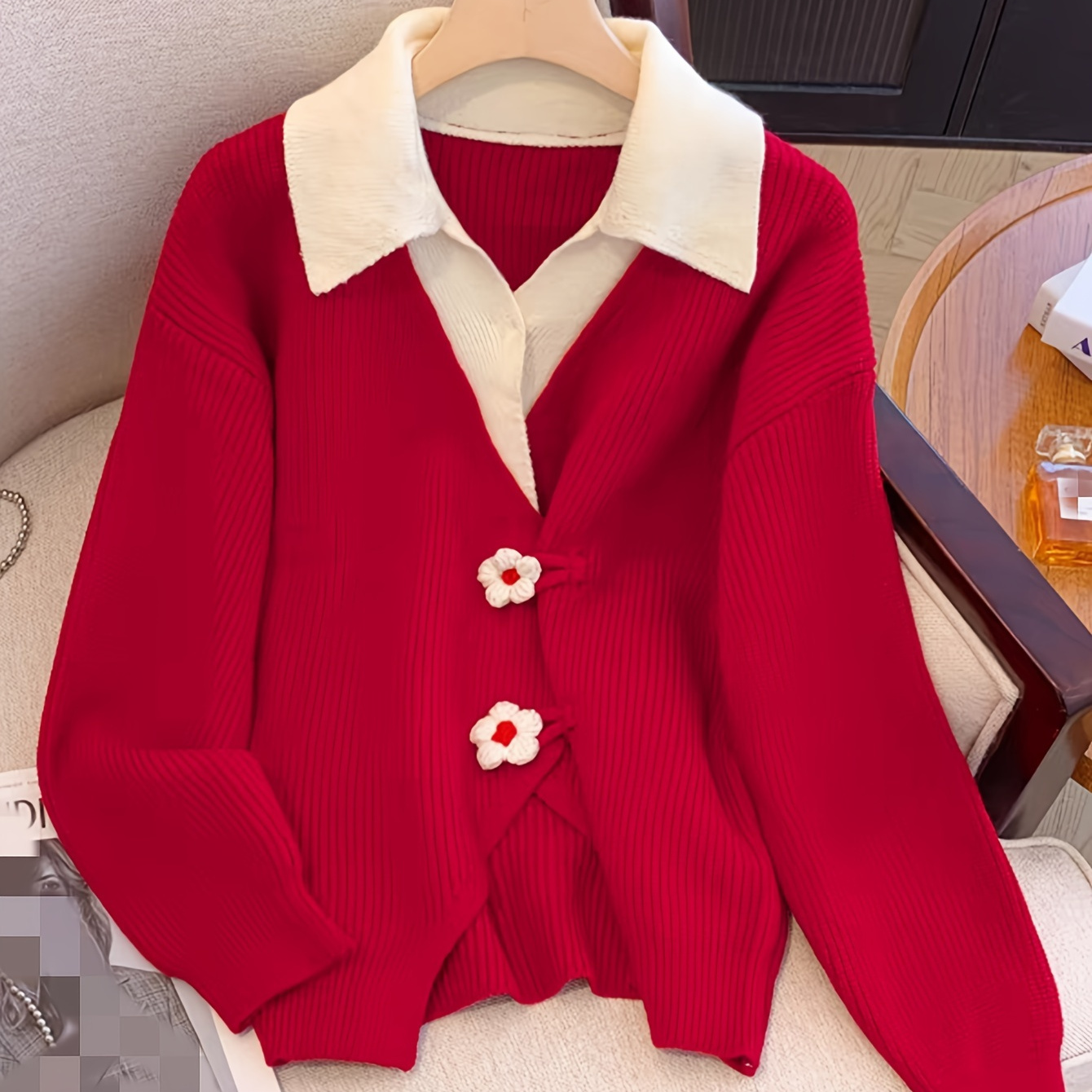 

Cardigan en Élégant Rouge et Blanc avec Détails de Boutons Floraux, Design Léger à Ouverture Frontale pour Automne/Hiver, Lavage à Recommandé