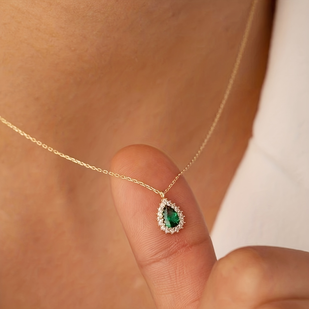 

Delicate Green Teardrop Shape Zircon Tiny Pendant Necklace Women's Stylish Accessories Gift