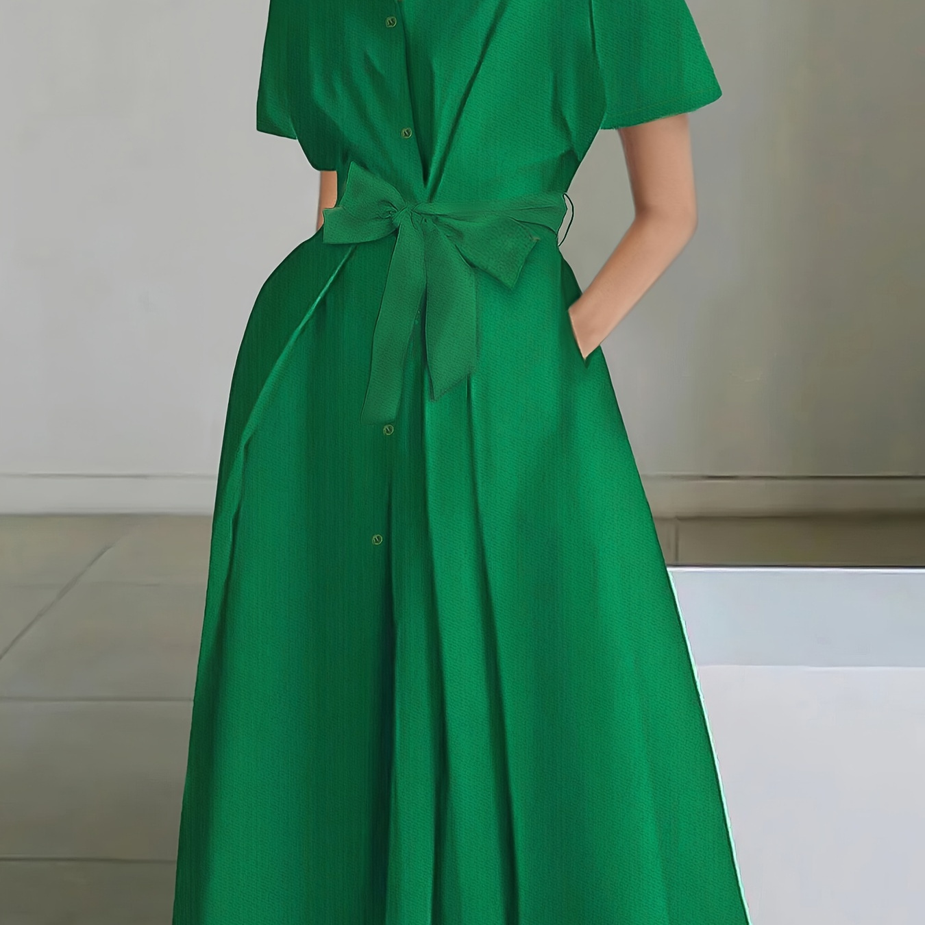 

Robe midi élégante verte pour femmes - 100% polyester, couleur unie, col cardigan, détail bouton, manche courte, tissée - Collection printemps/été