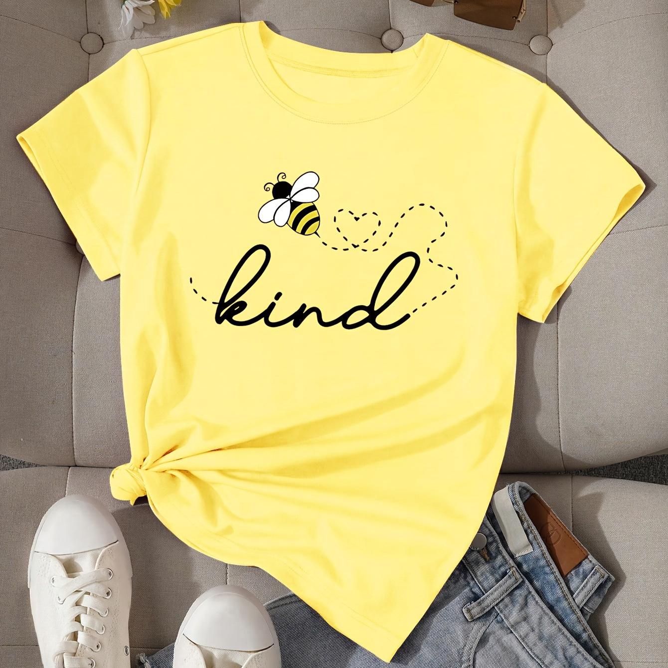 

T-shirt Jaune Vif avec Lettre "Kind" & Abeille pour Femme - Col Rond Décontracté, Manches Courtes, Mélange de Polyester Respirant, pour l'Été