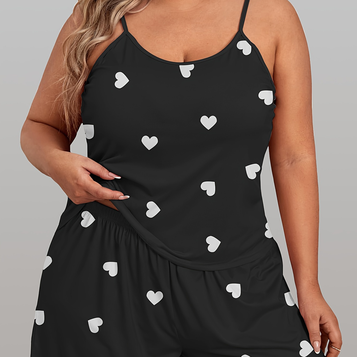 

Women's Plus Casual Pajamas Set, Plus Size Heart Print Round Neck Cami Top & Shorts Lounge 2 Piece Set