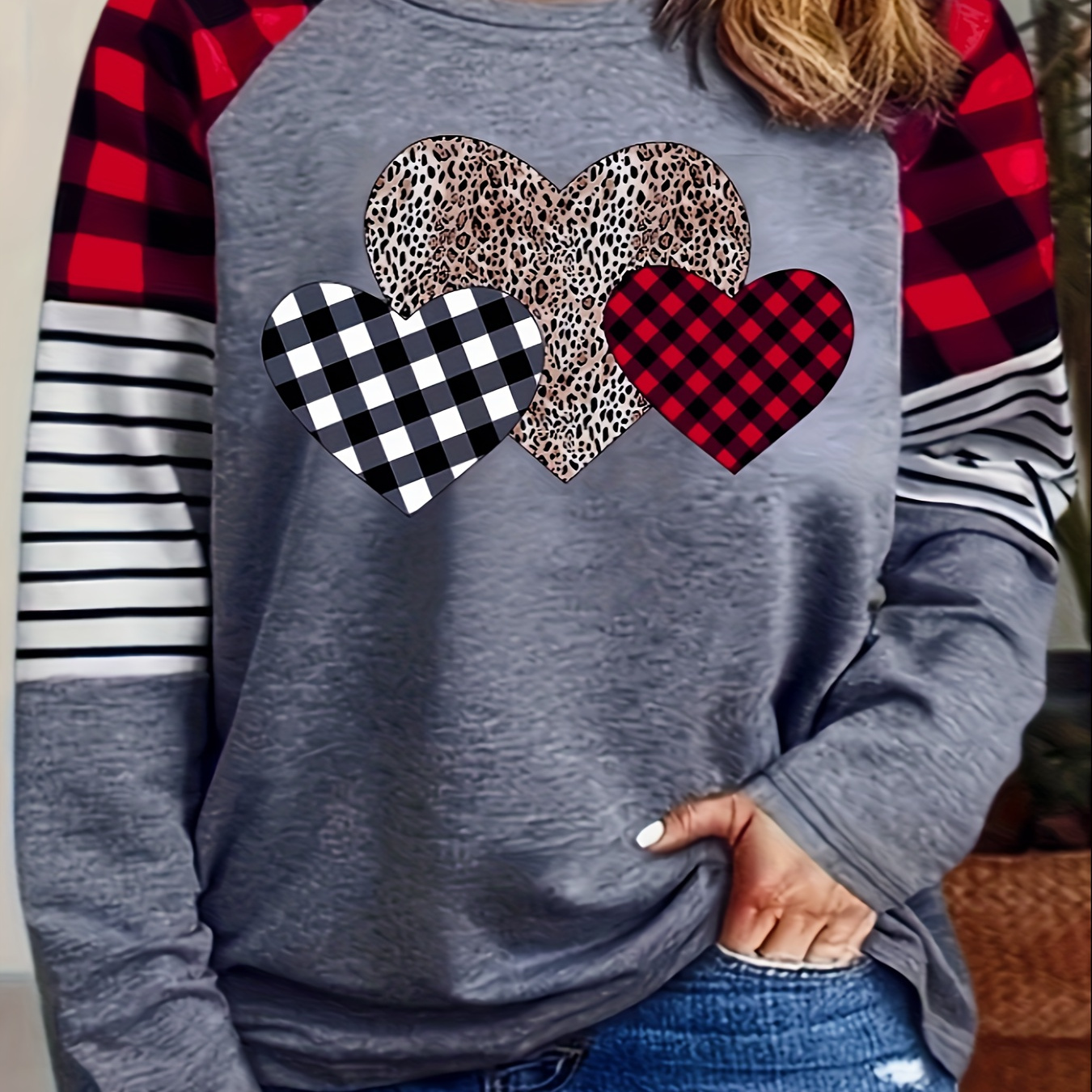 

Plus Size Leopard Heart Print T-shirt, Casual Crew Neck Long Sleeve Top For Spring & Fall, Women's Plus Size Clothing