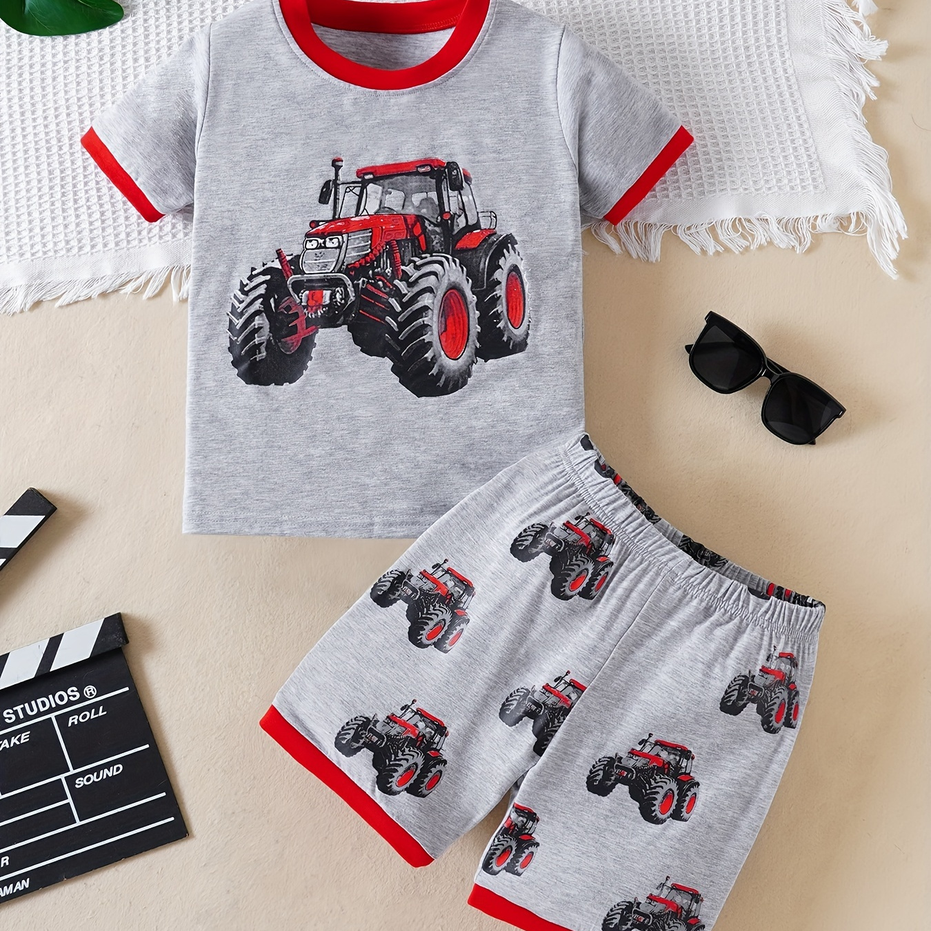 

2pcs Boys Cool Cartoon Pattern Short Sleeve Top + Allover Printed Shorts Loungewear Set
