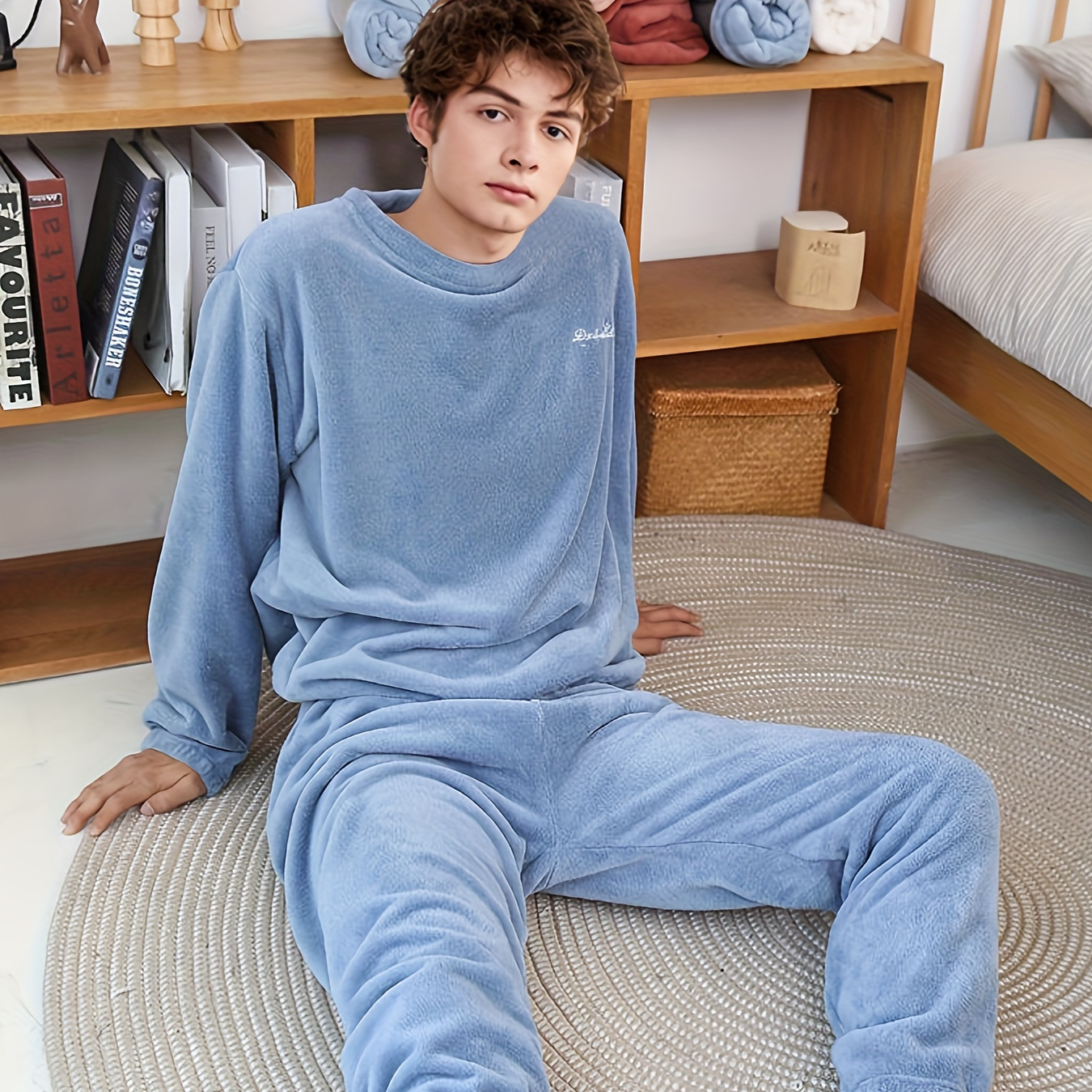 

1 Set Casual Pajama Set, Trendy Solid Plush Round Neck Long Sleeve Top & Trousers, Comfy & Skin-friendly Plus Velvet Thickened Loungewear Set, As Daily Gift