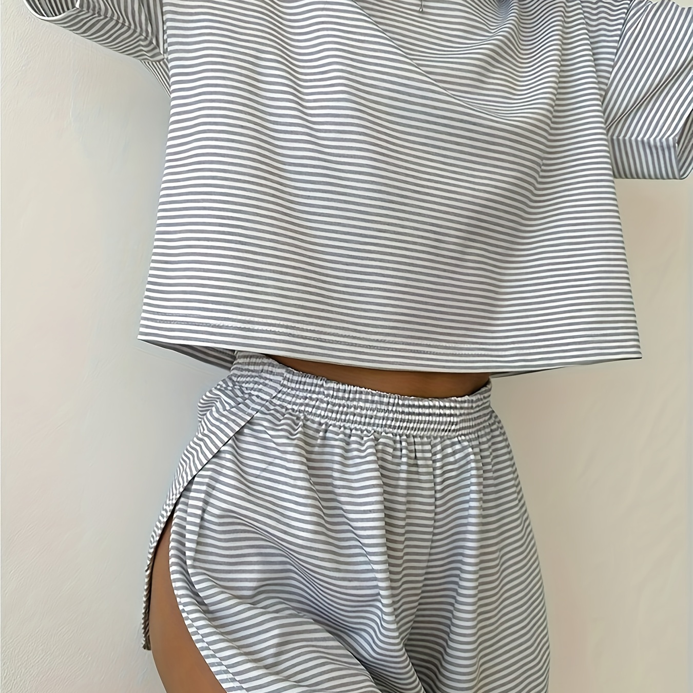 

Women's Stripe Print Casual Pajama Set, Short Sleeve Round Neck Crop Top & Side Split Shorts, Comfortable Relaxed Fit