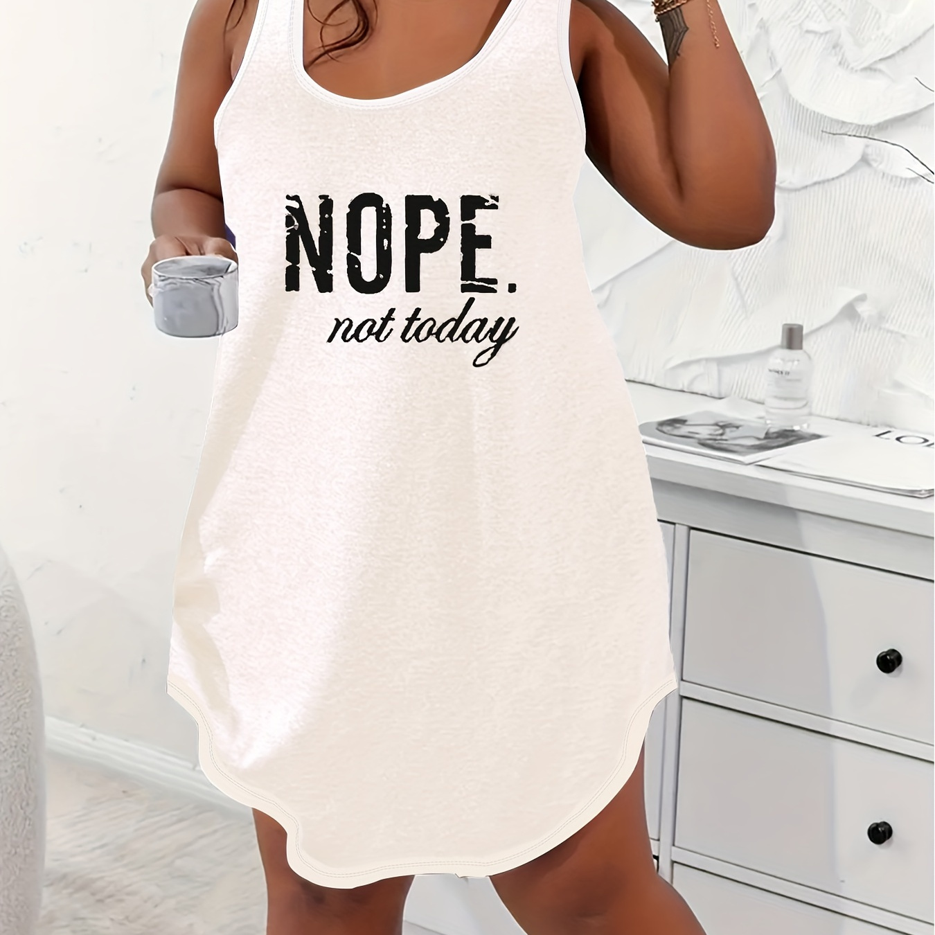 

Plus Size Simple Curved Hem Tank Dress, Casual Sleeveless Round Neck Dress For Spring & Summer, Women's Plus Size Clothing