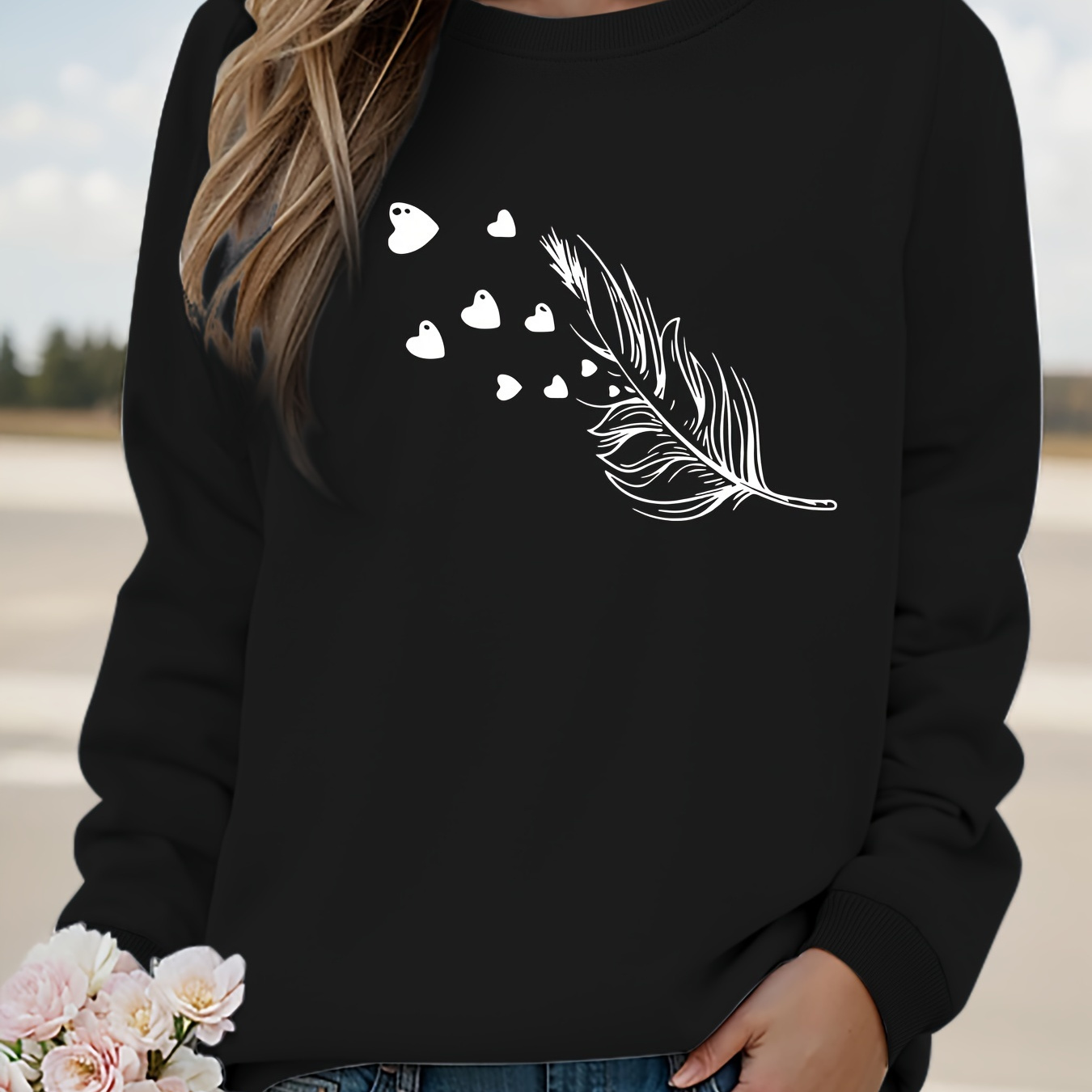 

Plus Size Heart Print Pullover Sweatshirt, Casual Long Sleeve Crew Neck Sweatshirt For Fall & Spring, Women's Plus Size Clothing
