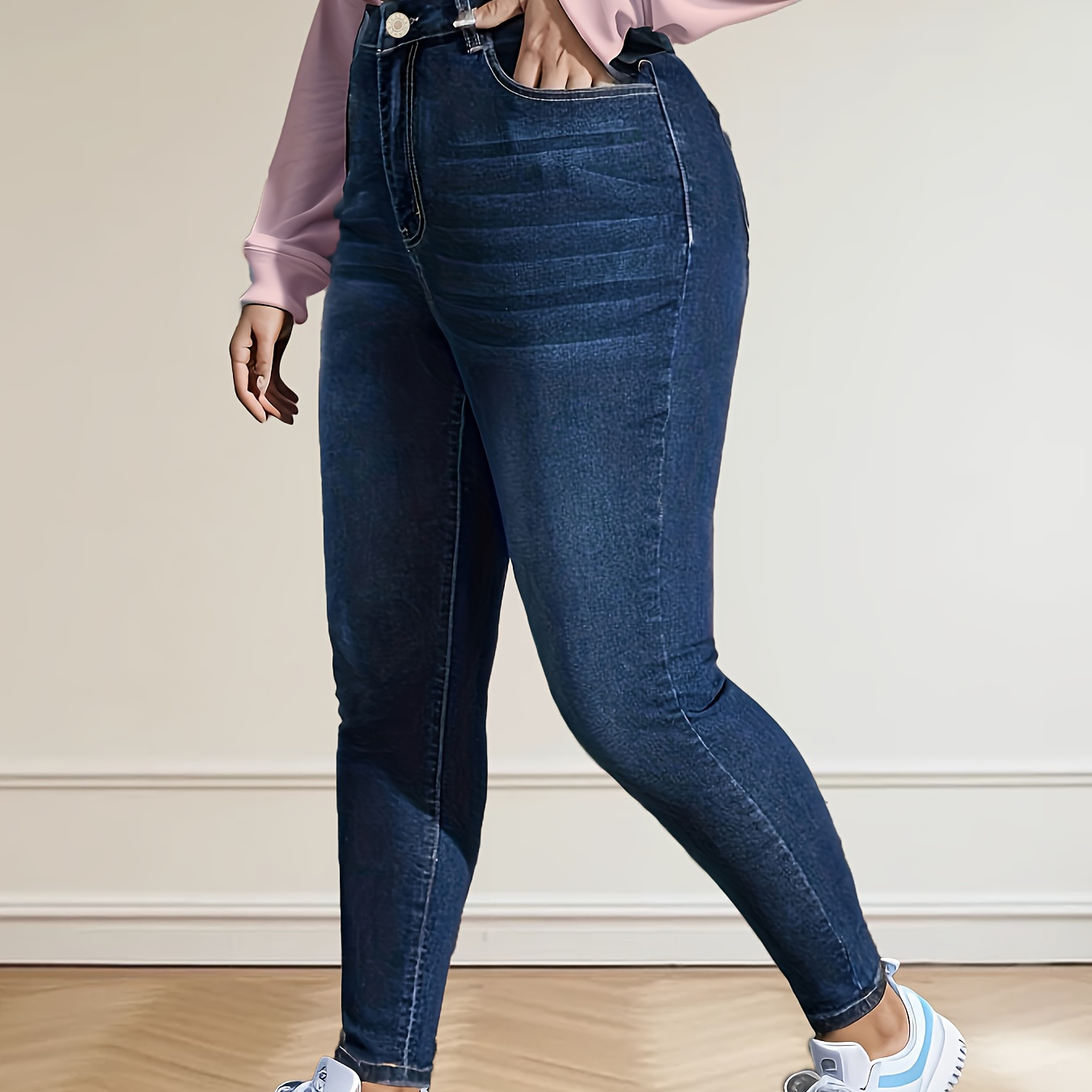 

Jean taille forte pour femme, silhouette ajustée, taille haute, denim élastique uni, détail bouton, longueur longue, ajustée, tissu tissé, pour toutes les de l'année.