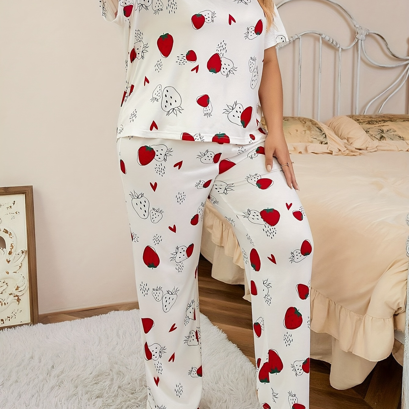 

Women's Plus Casual Pajamas Set, Plus Size Cute Strawberry Print Short Sleeve Top & Pants Lounge 2 Piece Set