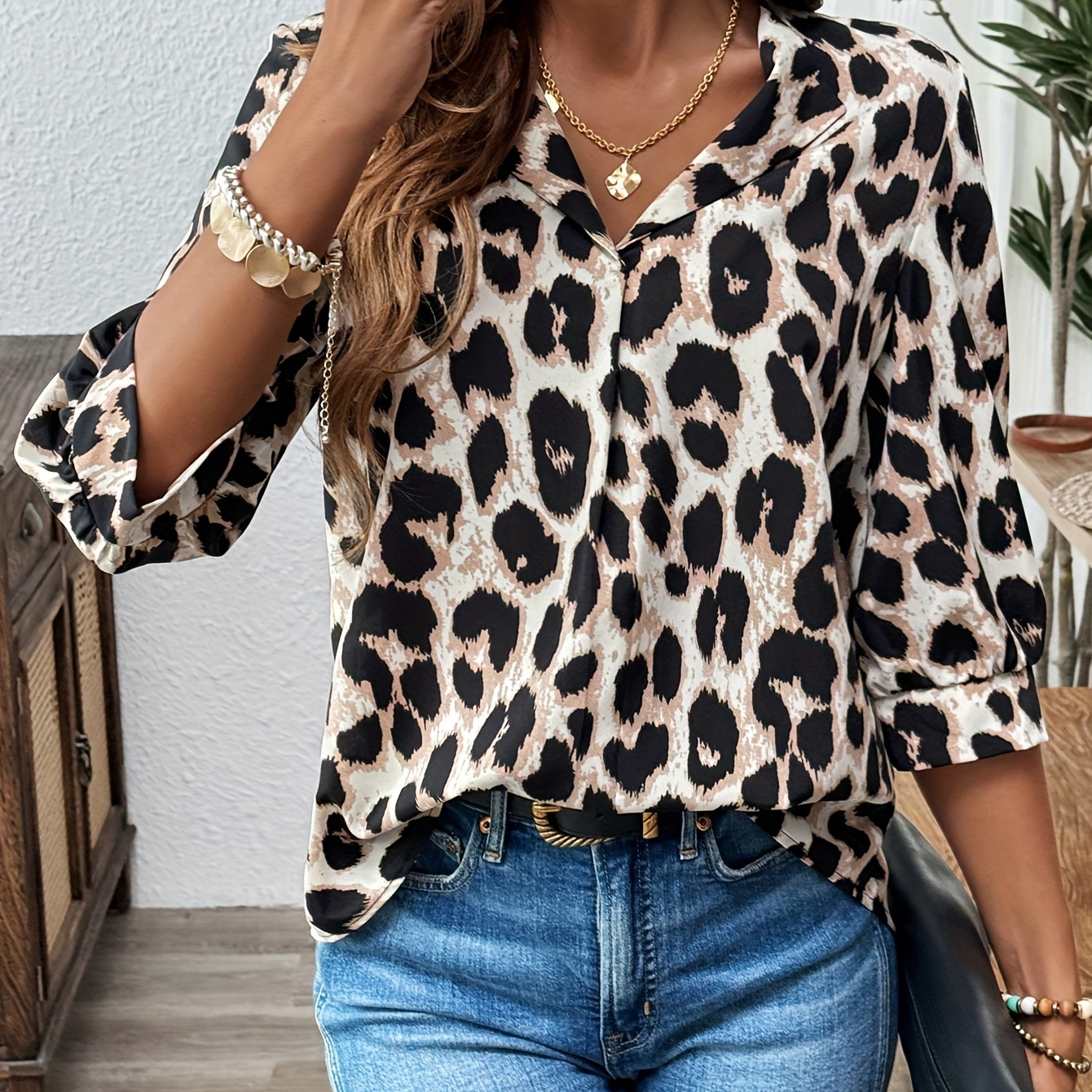 

Elegant Leopard Print V-neck Blouse For Women - Long Sleeve, Polyester, Machine Washable - Perfect For Spring/fall