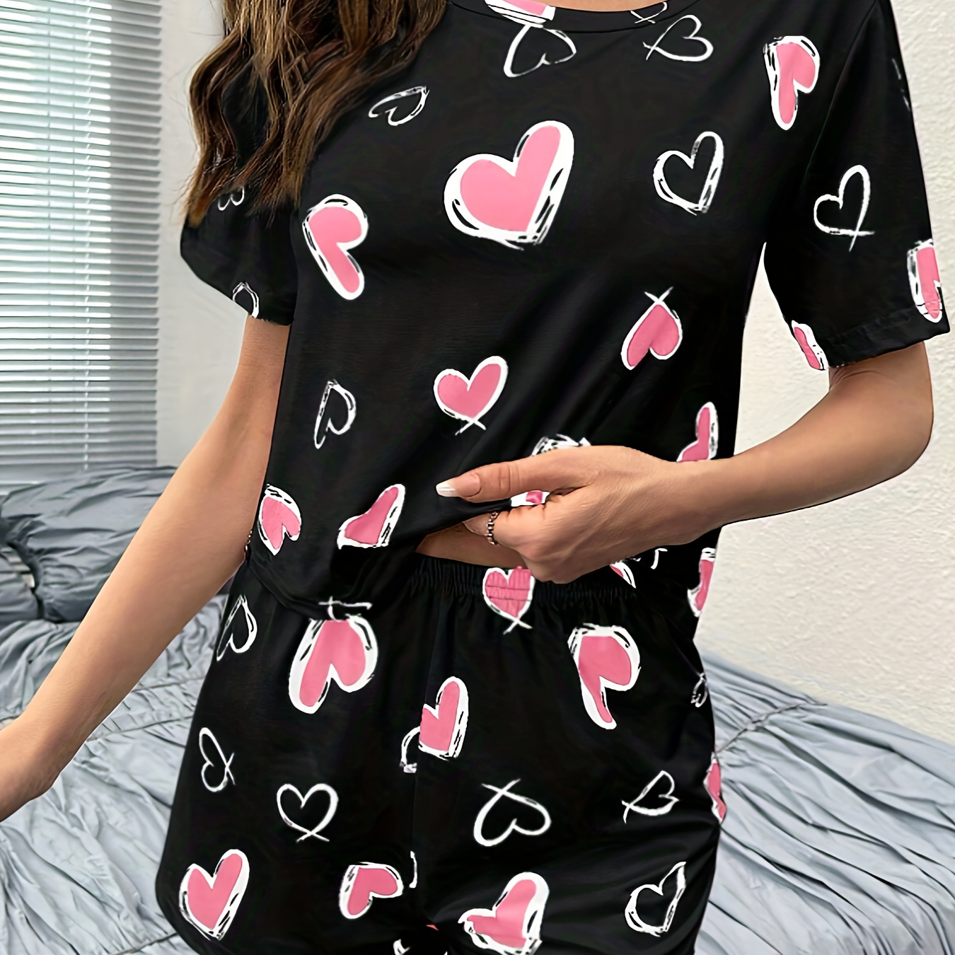 

Women's Allover Heart Print Casual Pajama Set, Short Sleeve Round Neck Top & Shorts, Comfortable Relaxed Fit