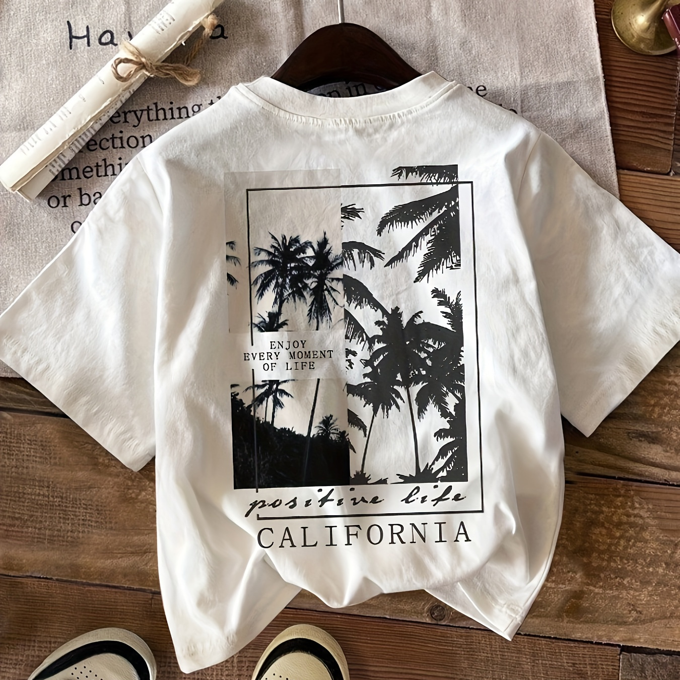 

Coconut Tree Print T-shirt, Short Sleeve Crew Neck Casual Top For Summer & Spring, Women's Clothing