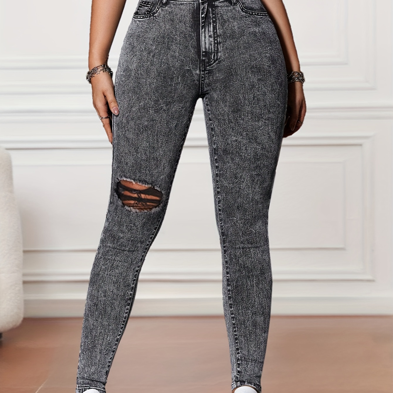

Women's Black Color Wash Stretchy Skinny Jeans With Ripped Knee Detail, Casual Preppy Style Denim Pants