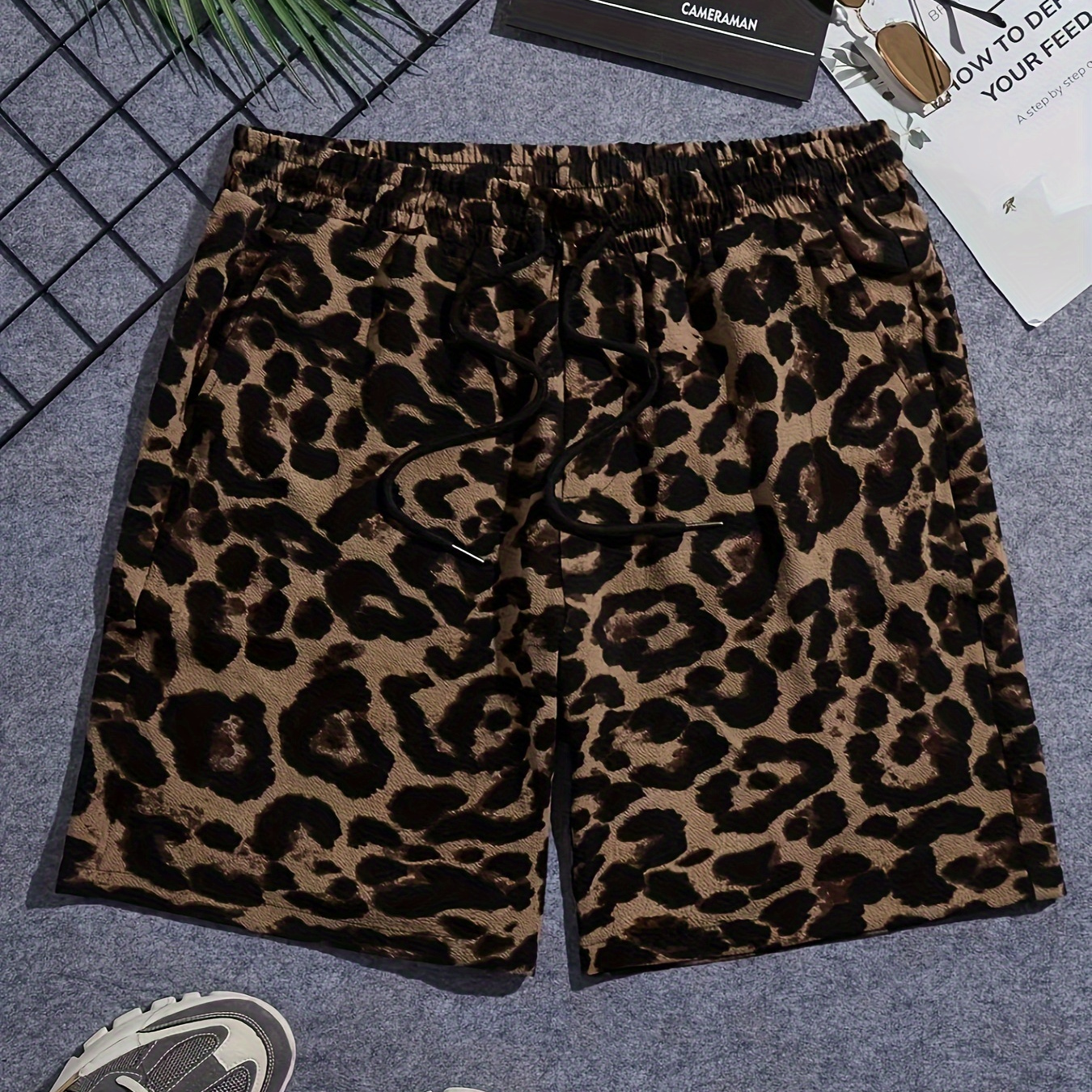 

Men's Trendy Hawaiian Graphic Shorts With Drawstring And Fancy Leopard Pattern Print For Summer Beach, Pool And Resort