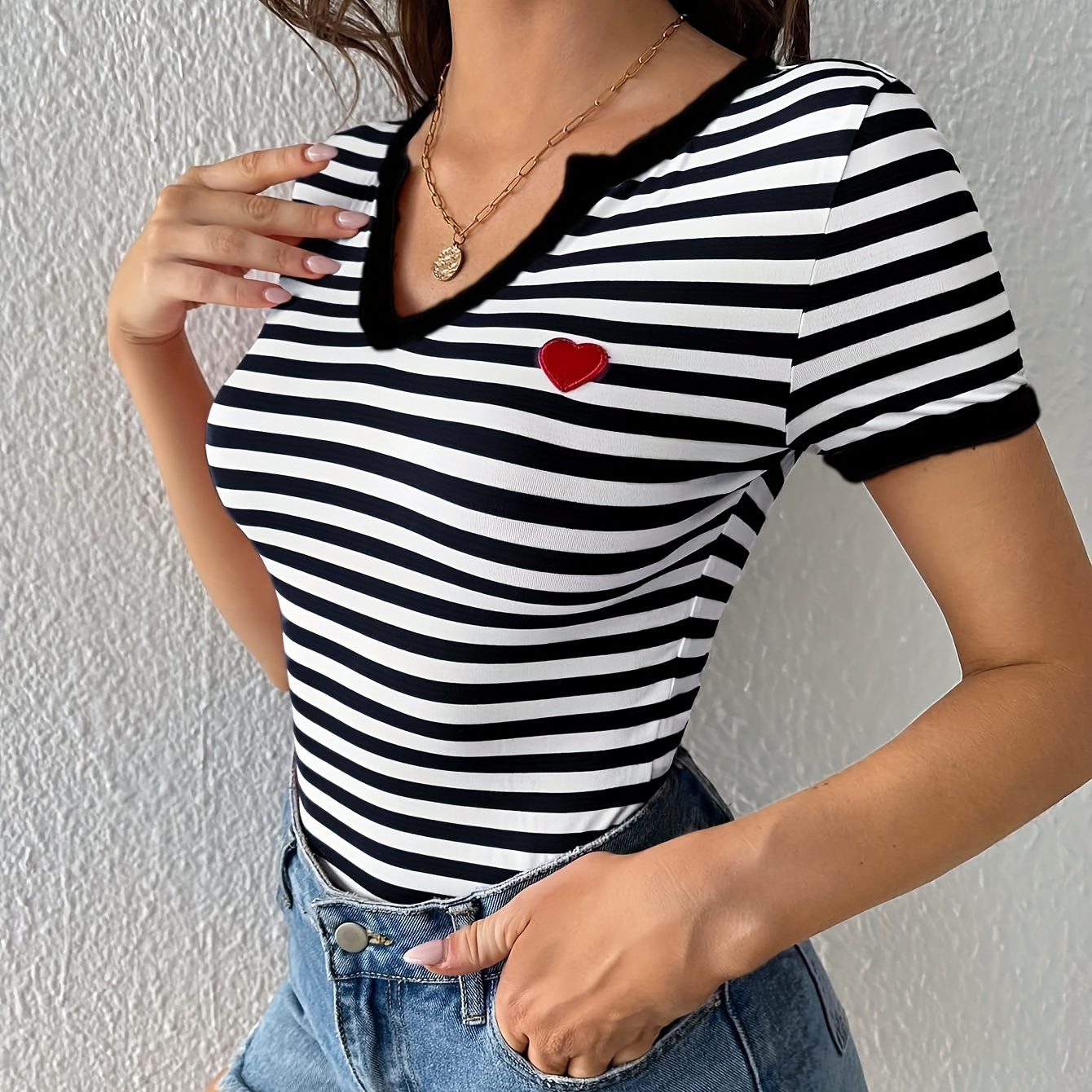 

Striped & Heart Pattern Notched Neck T-shirt, Casual Short Sleeve T-shirt For Spring & Summer, Women's Clothing