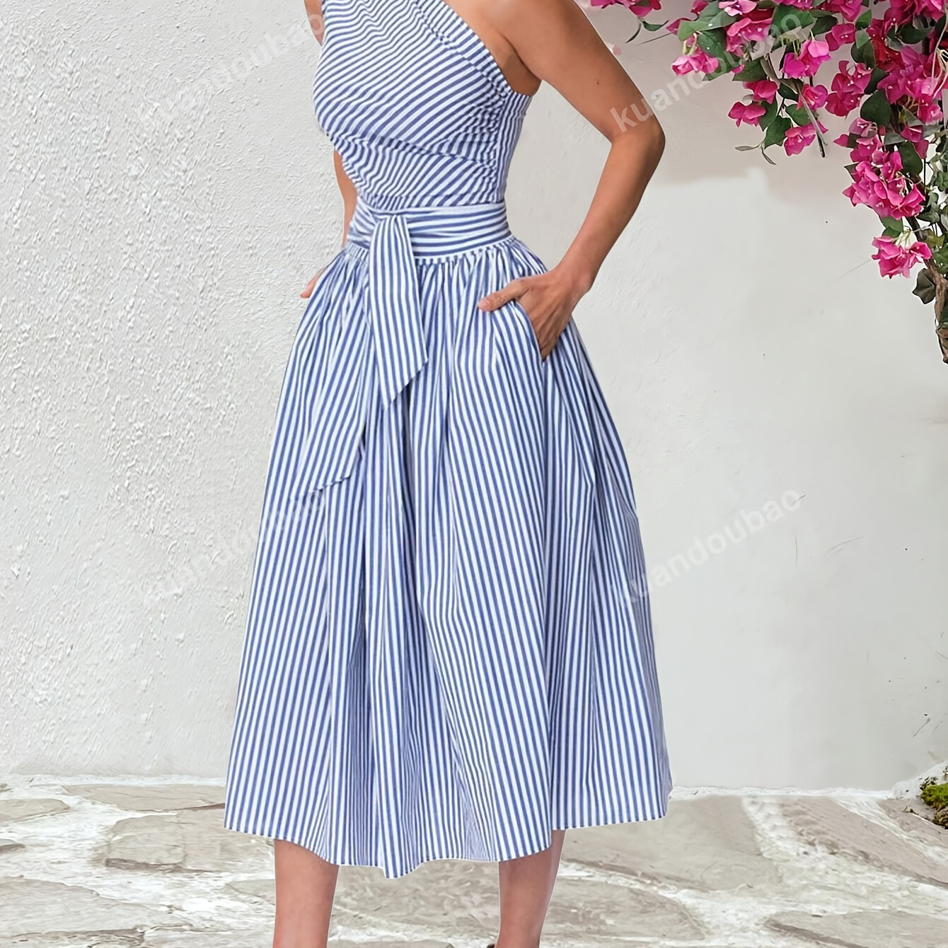 

Women's Casual Loose-fitting Striped Sleeveless Dress With A Belt.