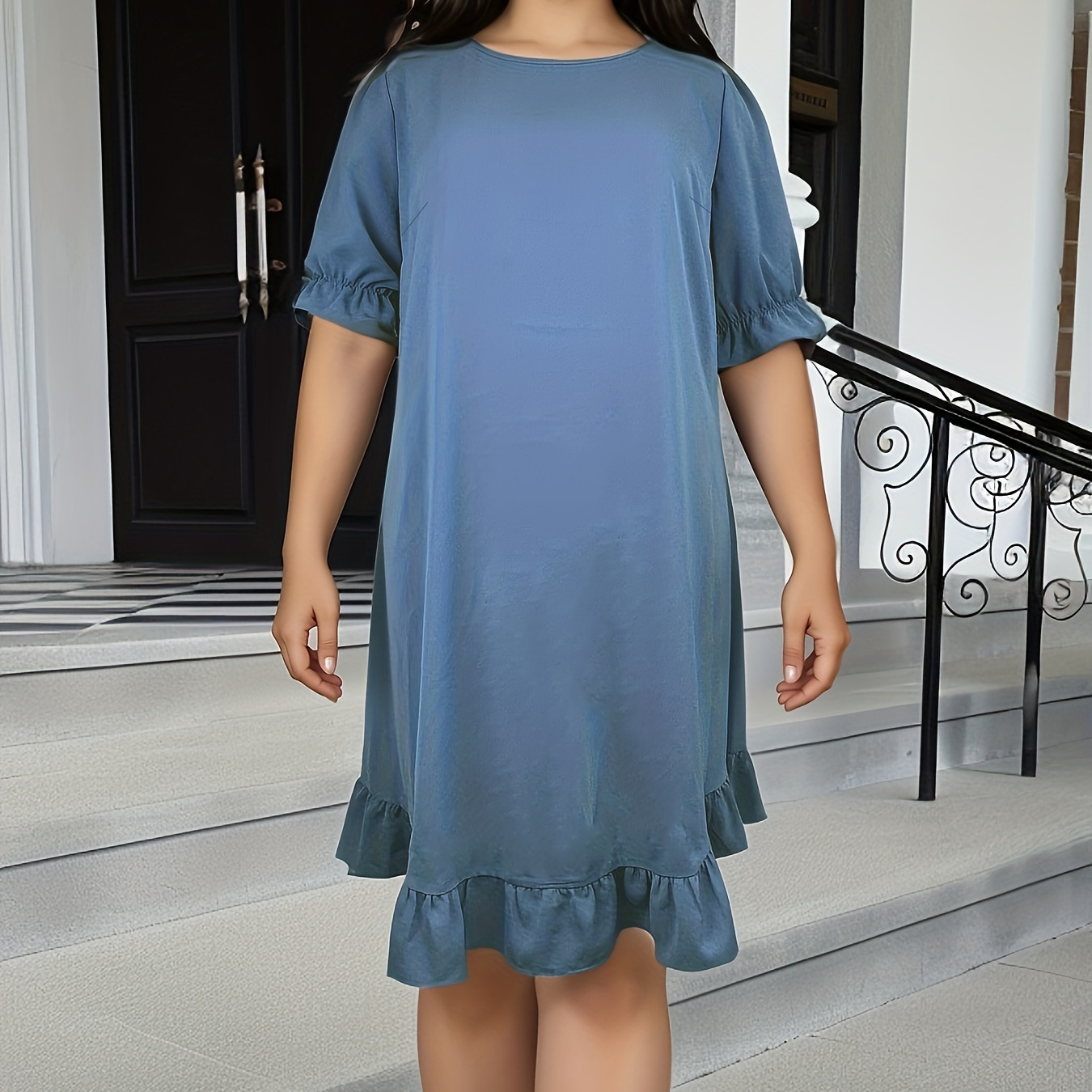 

Plus Size Solid Ruffle Hem Dress, Casual Short Sleeve Crew Neck Dress For Spring & Summer, Women's Plus Size Clothing