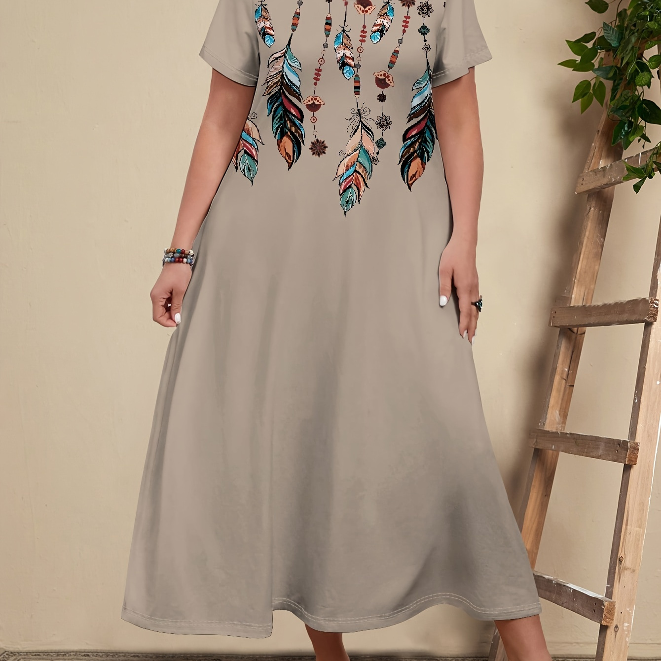 

Plus Size Feathers Print Long Length Dress, Casual Short Sleeve V Neck Dress For Spring & Summer, Women's Plus Size Clothing