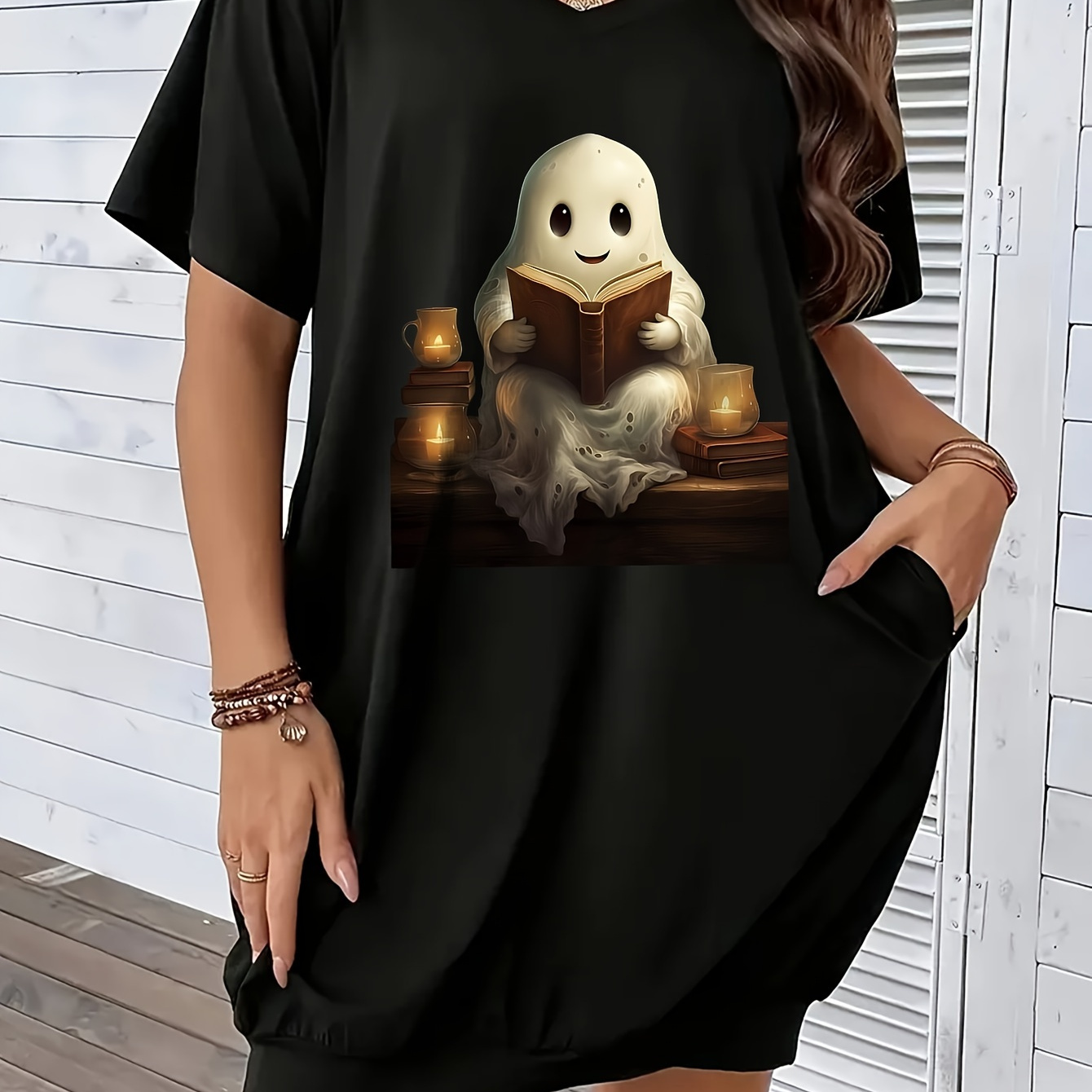 

Robe t-shirt à imprimé fantôme grande taille, robe décontractée à col en V et manches courtes pour le printemps et l'été, vêtements grande taille pour femmes