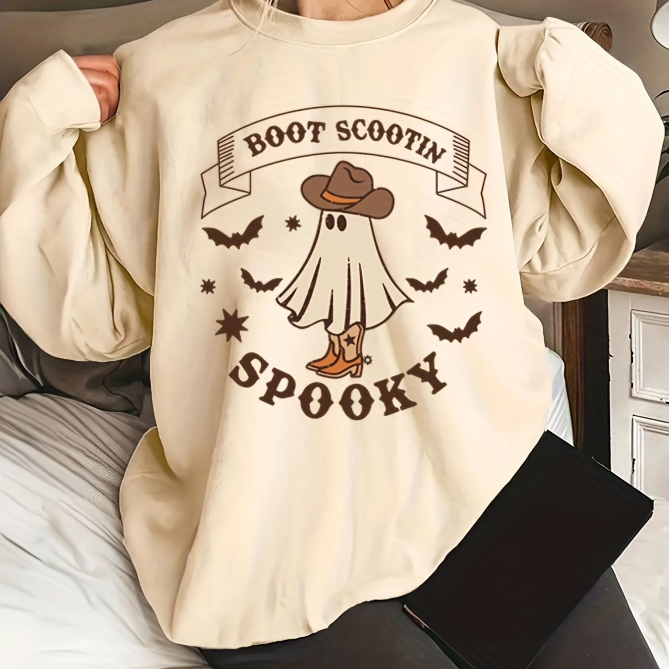 

Plus Size Halloween Casual Sweatshirt, Women's Plus Cute Ghost & Art Letter & Bat Print Long Sleeve Round Neck Sweatshirt