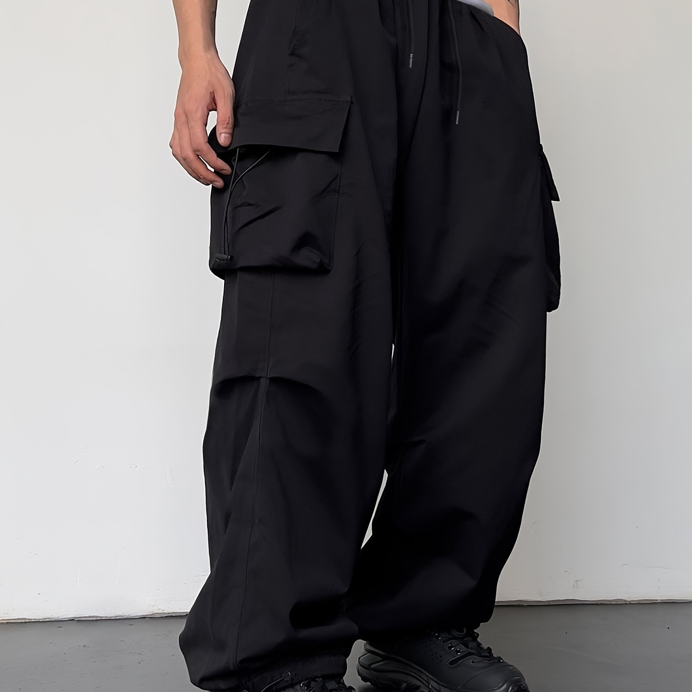 

Pantalon cargo droit pour homme avec poches multiples à rabat, idéal pour les activités de plein air, le travail, la randonnée, la pêche et la pêche à la ligne.