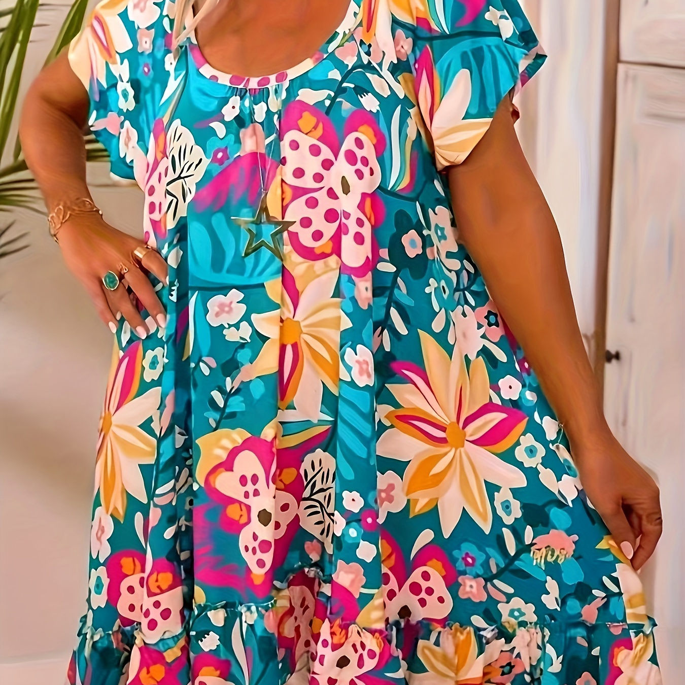 

1pc Women's Plus Size Floral Tunic Dress - Polyester 95%, Elastane 5% - Spring/ Style, Short Sleeve, Neck, Ruffle Hem, Loose Fit, Knee-length, Woven Pullover Dress For Weekend Casual